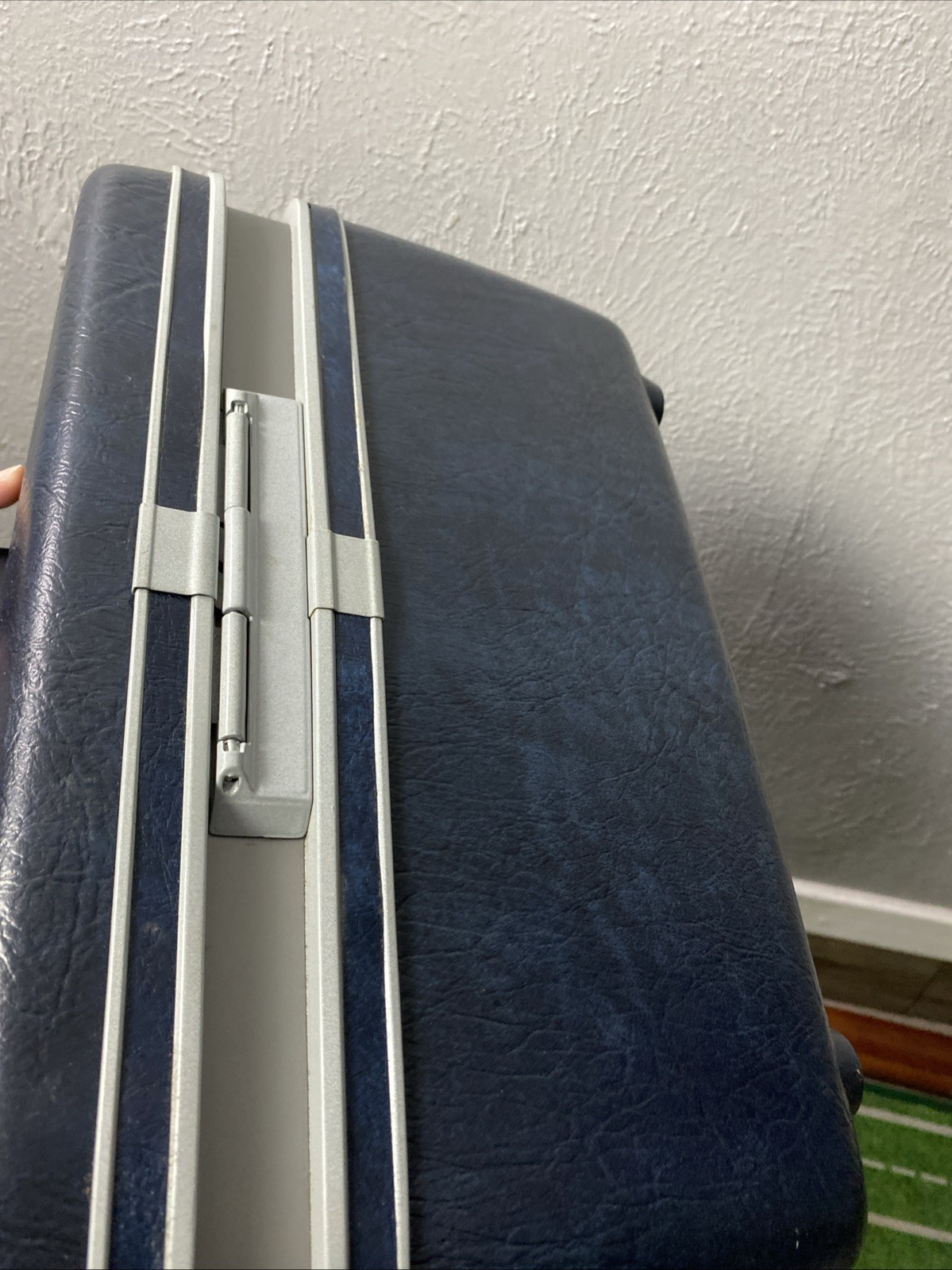 Samsonite Contour II Blue Hard Shell Carry On / Make-up Case – Keys, Tray & Tag
