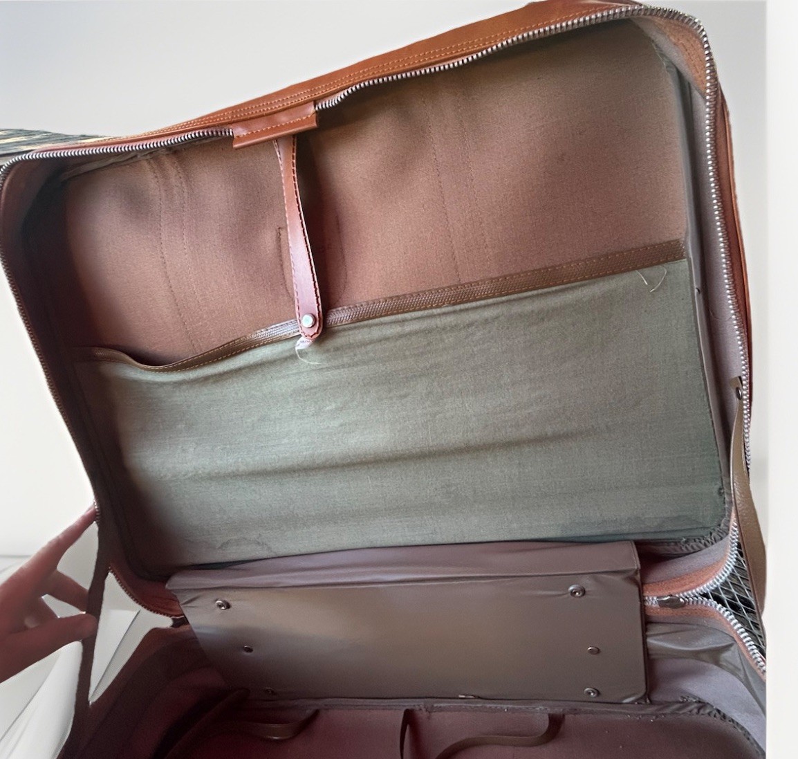 Vintage 1970s Leather Carry On Suitcase 22×18•EUC•Beautiful Patina•Unique