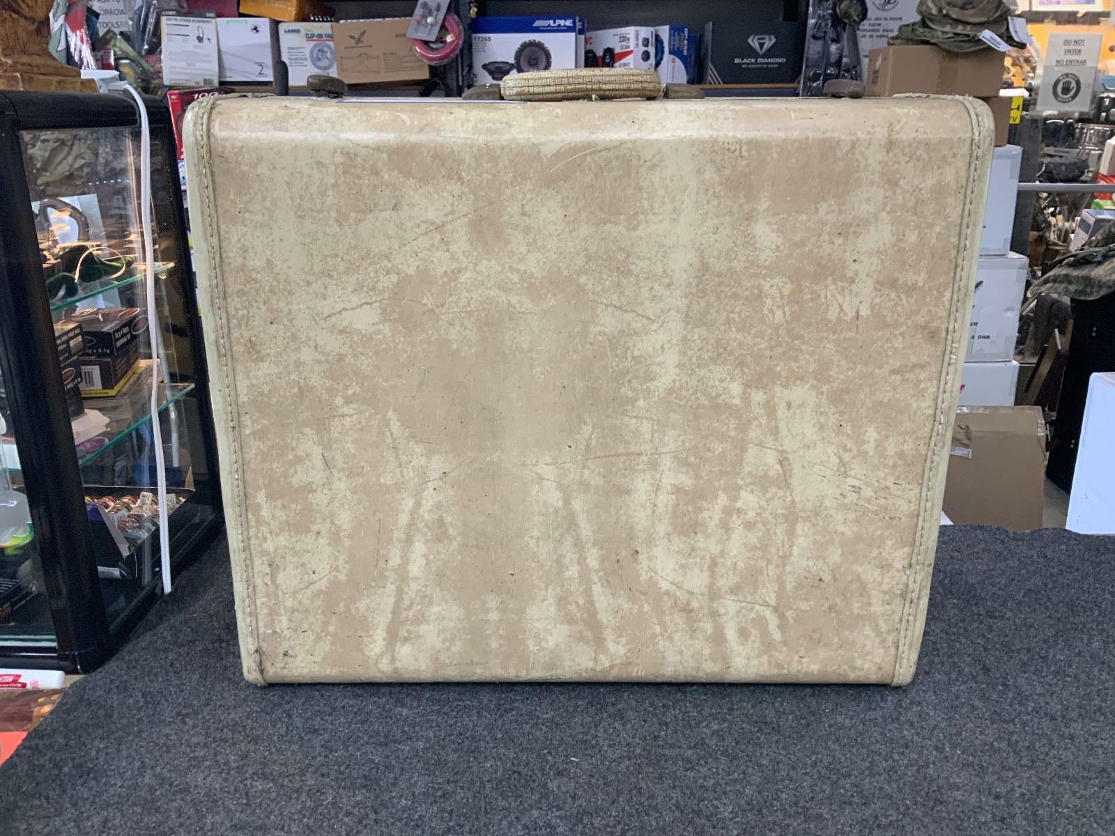 Vintage 1950’s Samsonite Shwayder Brothers Marble Cream Suitcase Luggage 16 x 20
