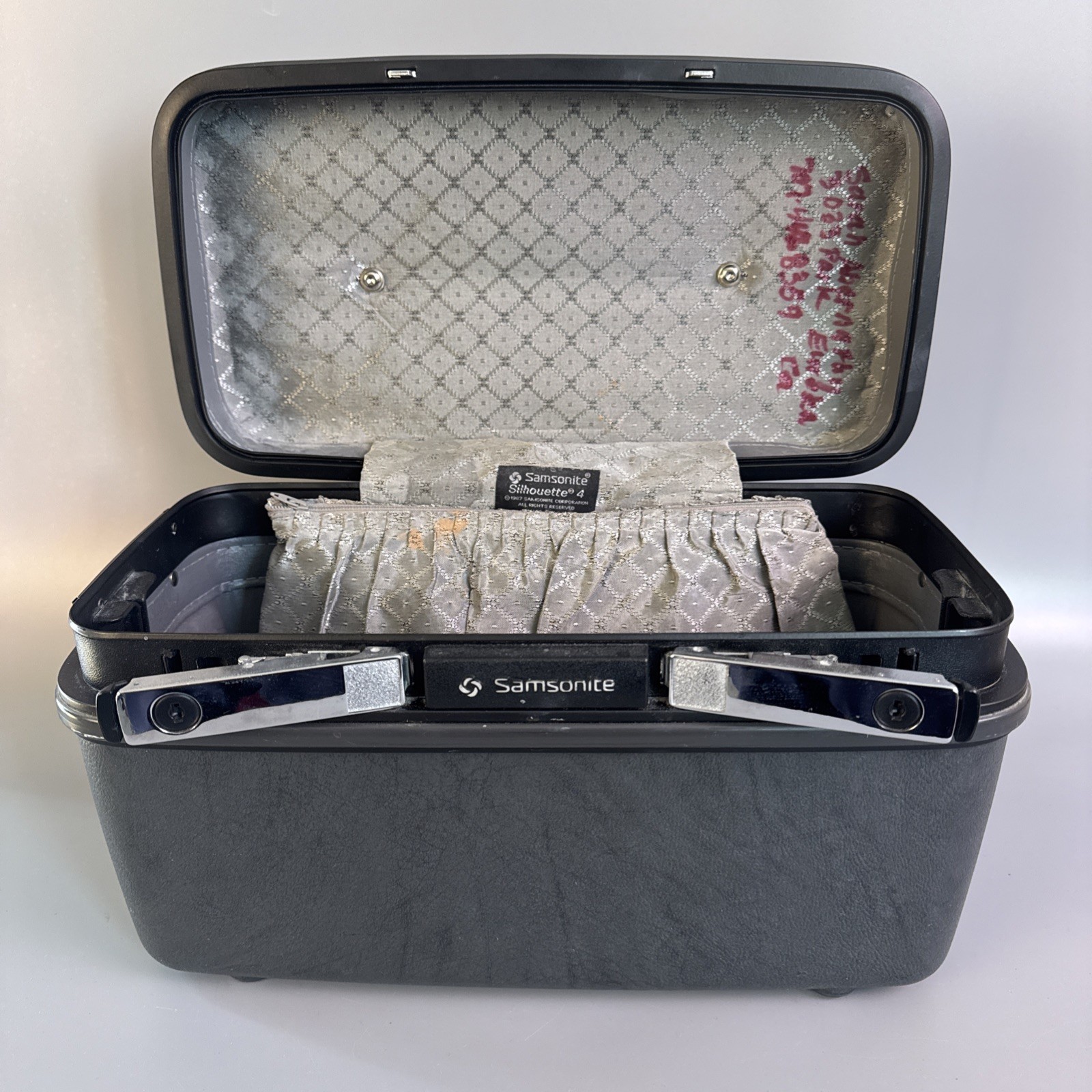1987 Samsonite Silhouette 4 Hard Shell Gray Cosmetic Makeup Travel Train Case