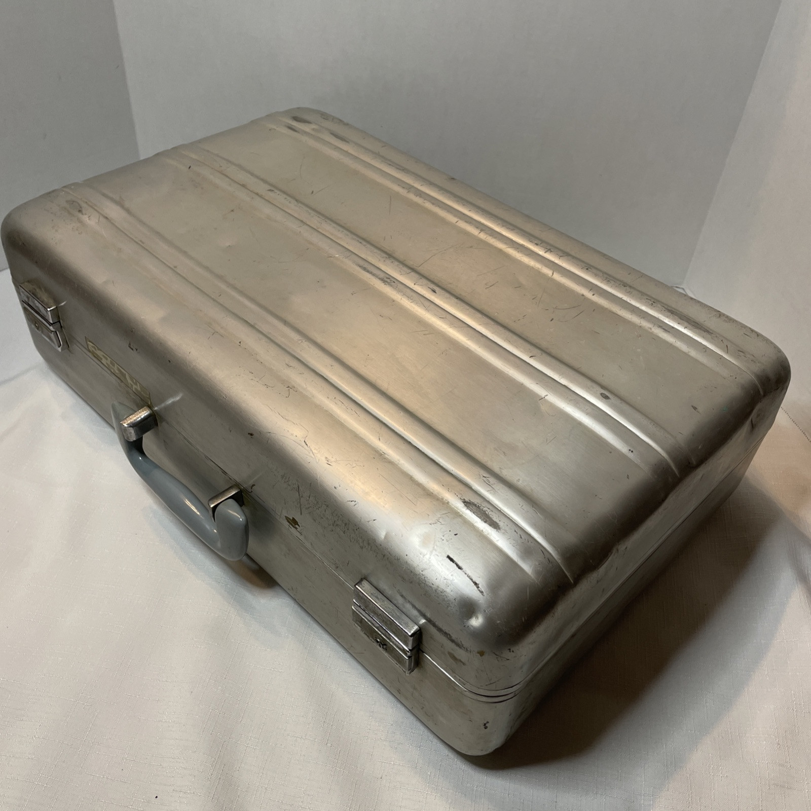 Vintage Aluminum Suitcase 21”x13”x6” Made In Japan