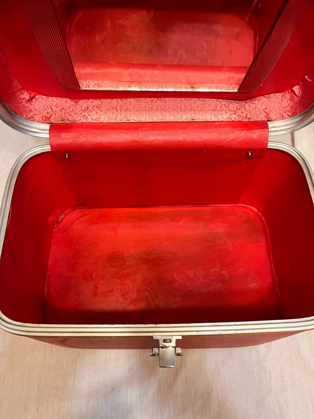 Sears Featherlite Red Train Vanity Case Vintage Luggage – No Keys