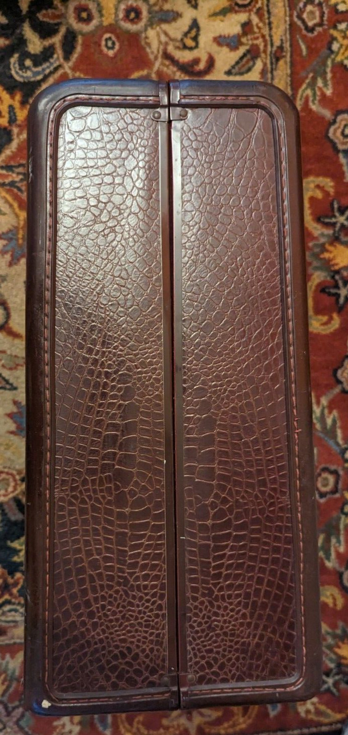 Samsonite Shwayder Luggage Vtg Alligator Case 4151 w/Hangers & Key 21 x 18 x 9″