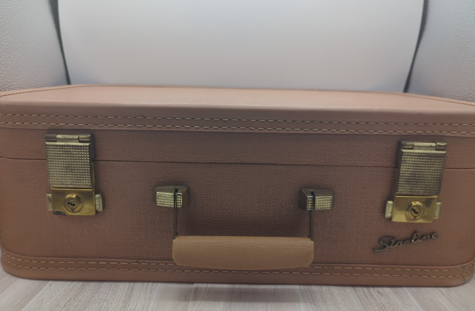 VINTAGE Luggage/Travel LADY BALTIMORE STARLINE SUITCASE 18″X11″6″ Beige Hardtop