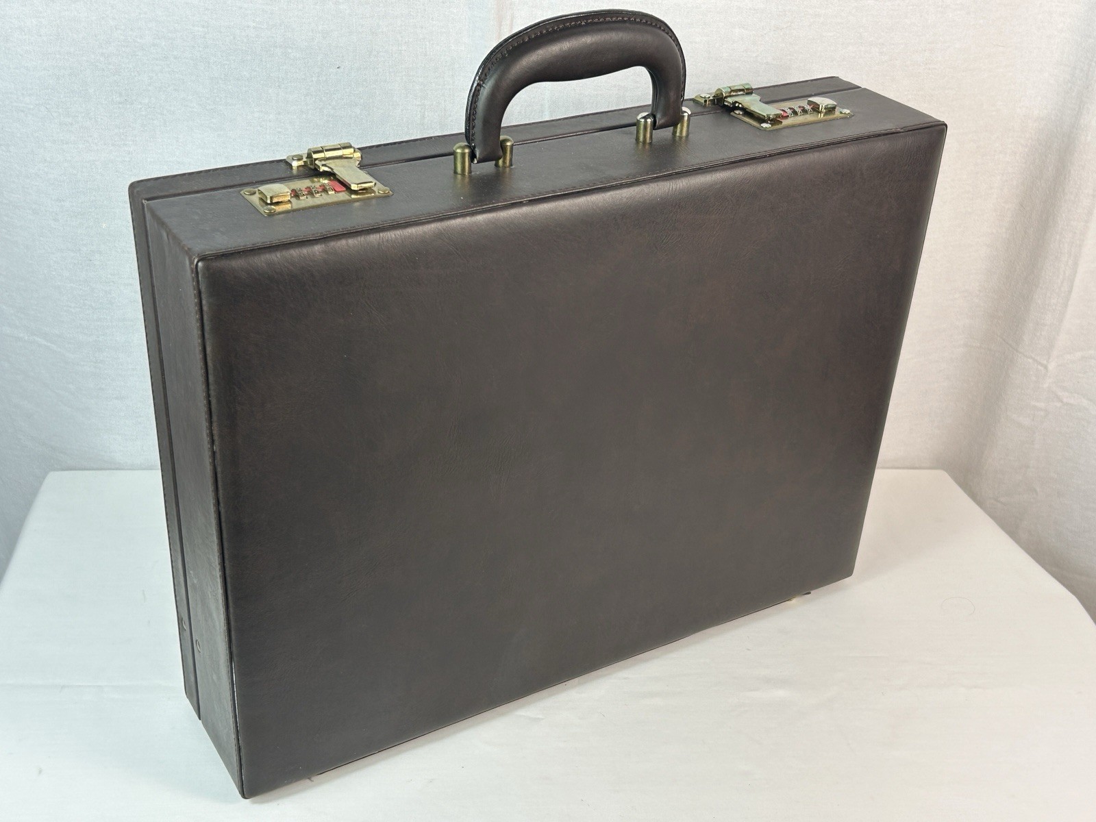 Vintage Elkhart Hard Shell Attache Case Combo Lock Briefcase – Elkhorn Wisconsin