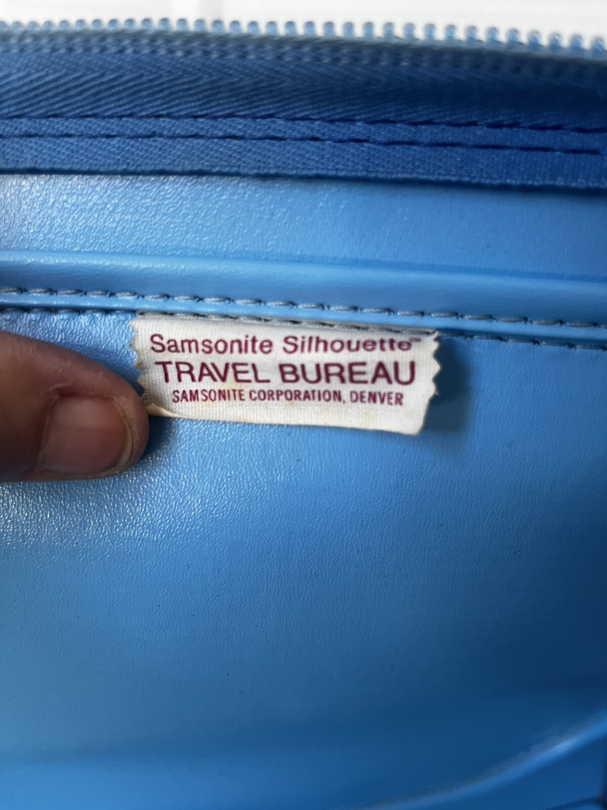 Samsonite Silhouette Travel Bureau Shoulder Bag – Blue 16×12 x 6 inches Prop