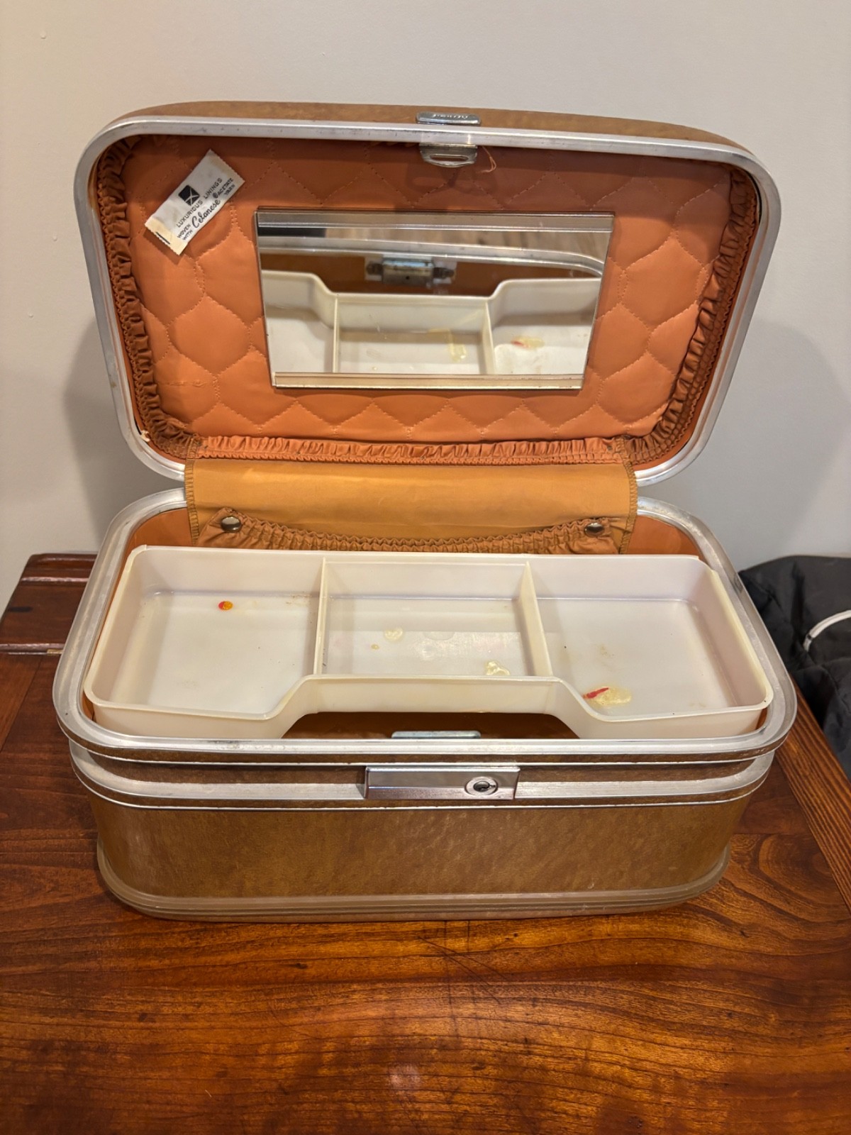 Vintage 1970s Airway Hard Shell Carry-On Luggage Brown Train Case Travel No Key