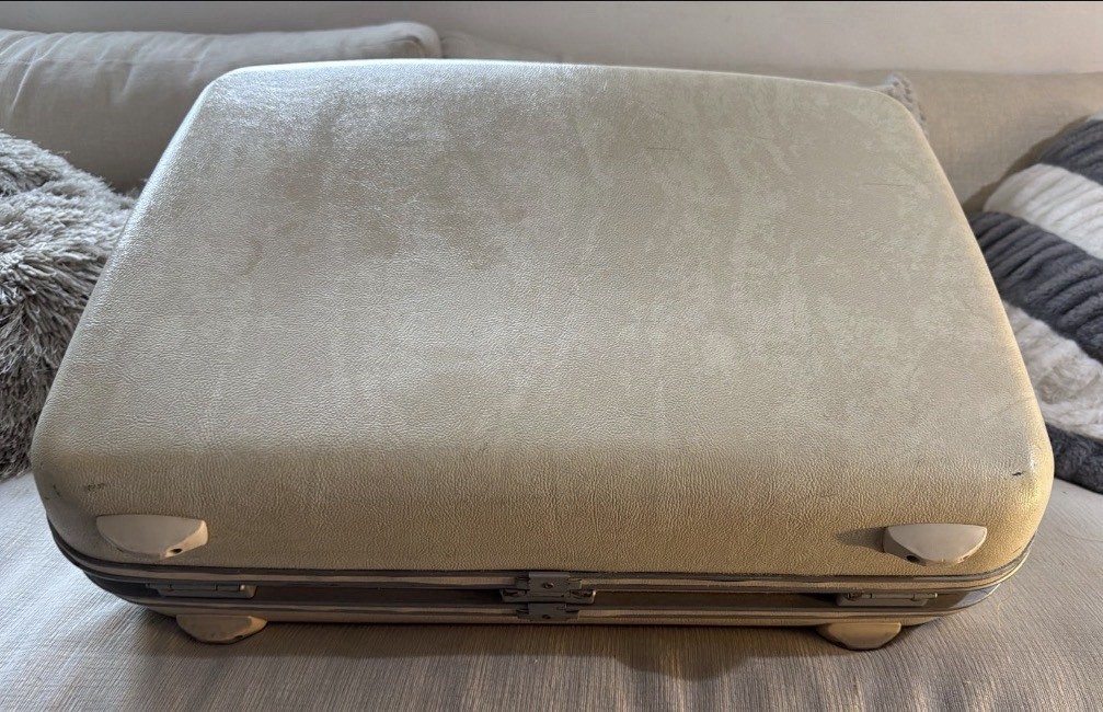 Samsonite Hard Shell Beige Suitcase 1970s Locking Extra Compartments Vintage