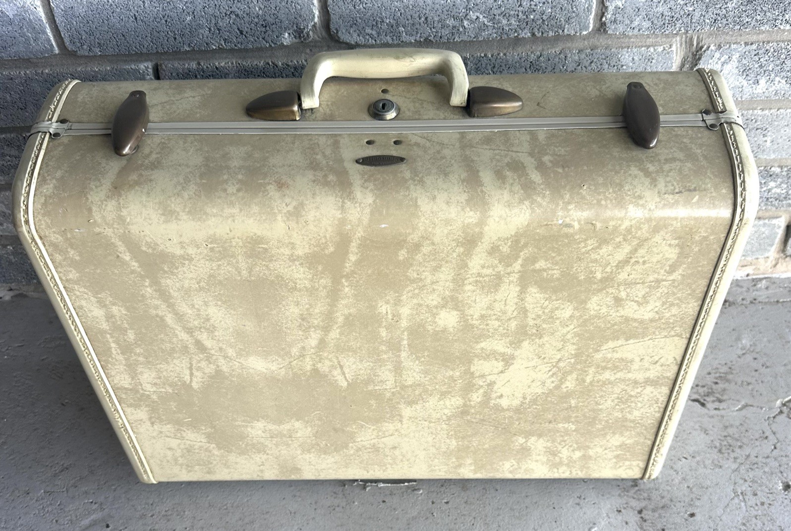 Vintage Samsonite Suitcase USA Shwayder Bros Ivory Hard Case 21”