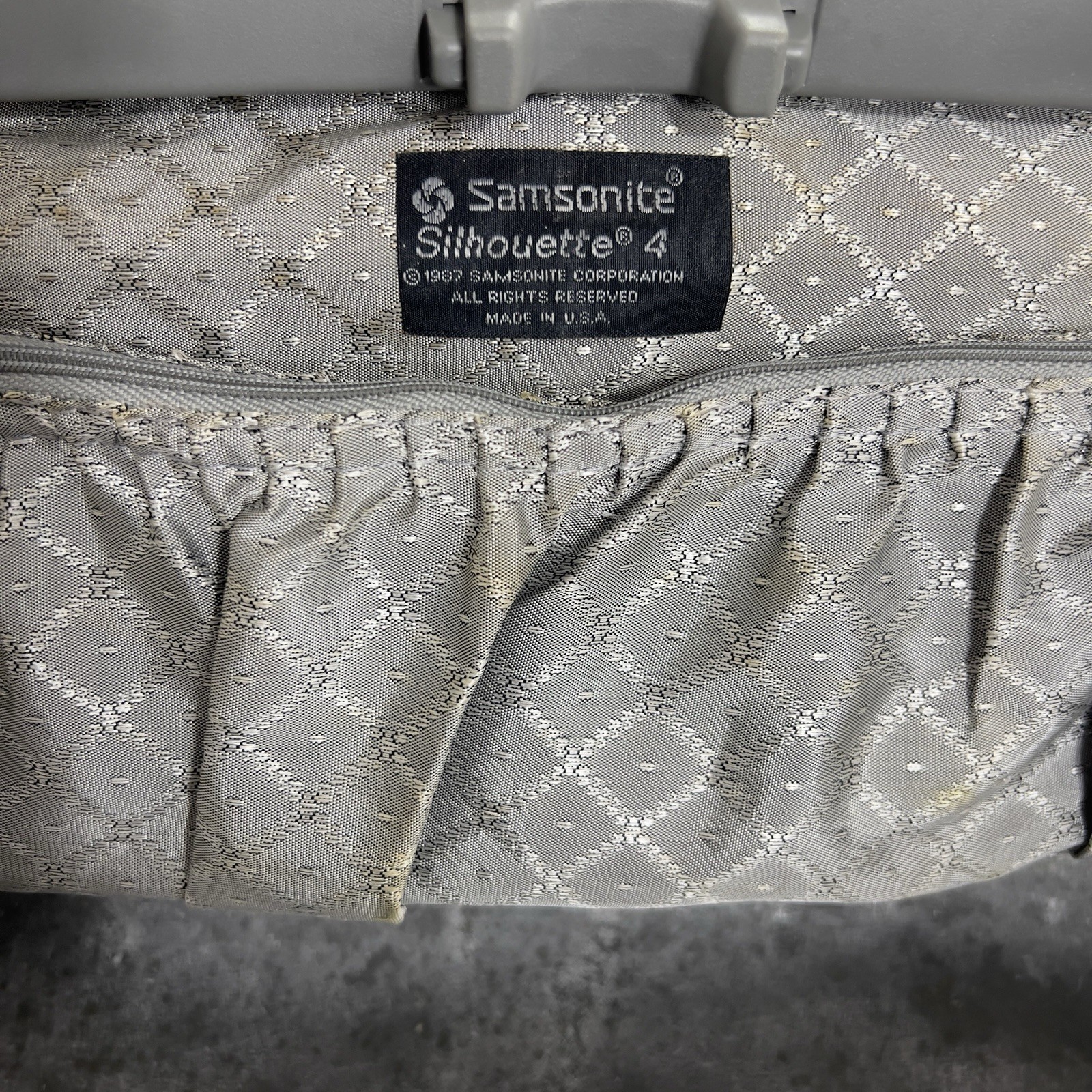 Samsonite Silhouette 4 Cosmetic Train Case Burgundy 1987 Made in USA with Keys