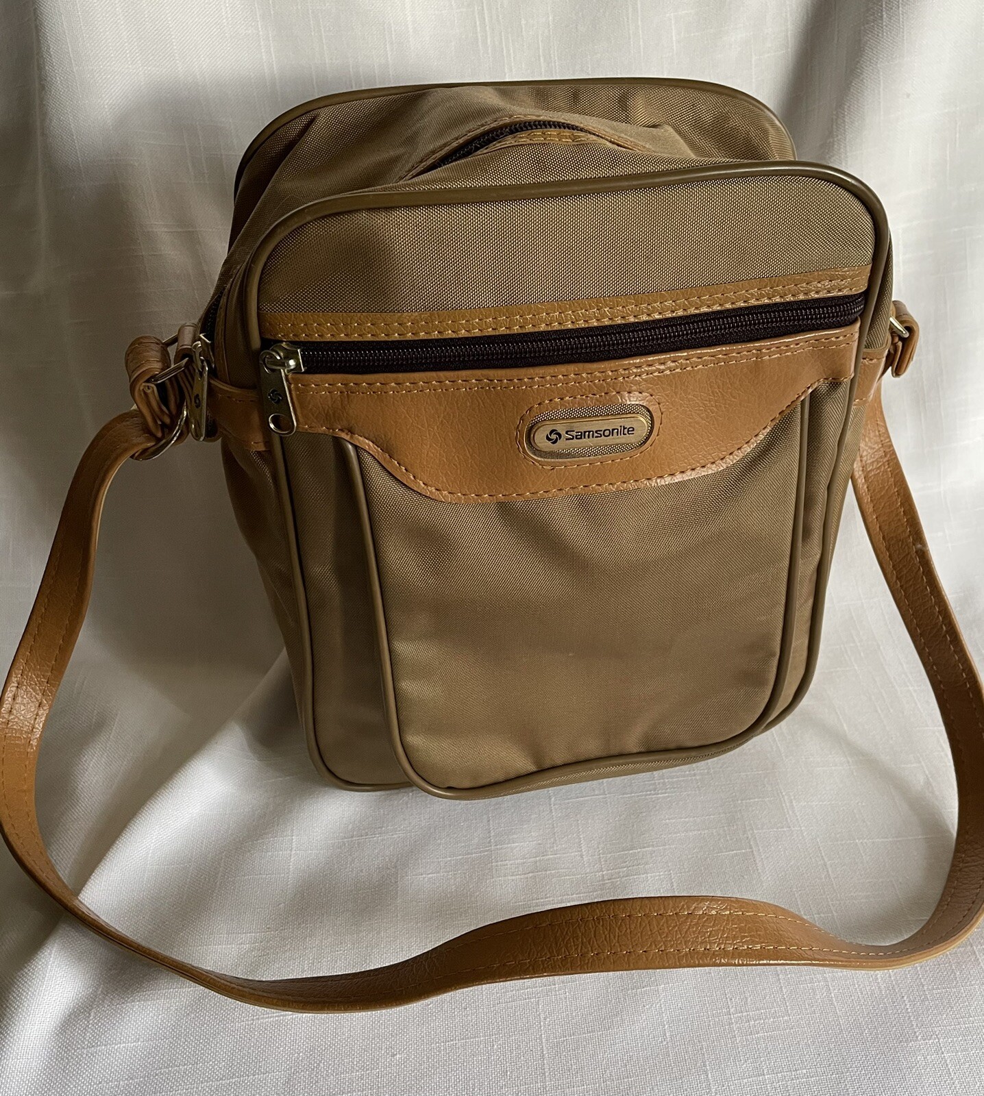 Vintage 1970’s SAMSONITE Unisex 11” x 9” Crossbody Travel Bag