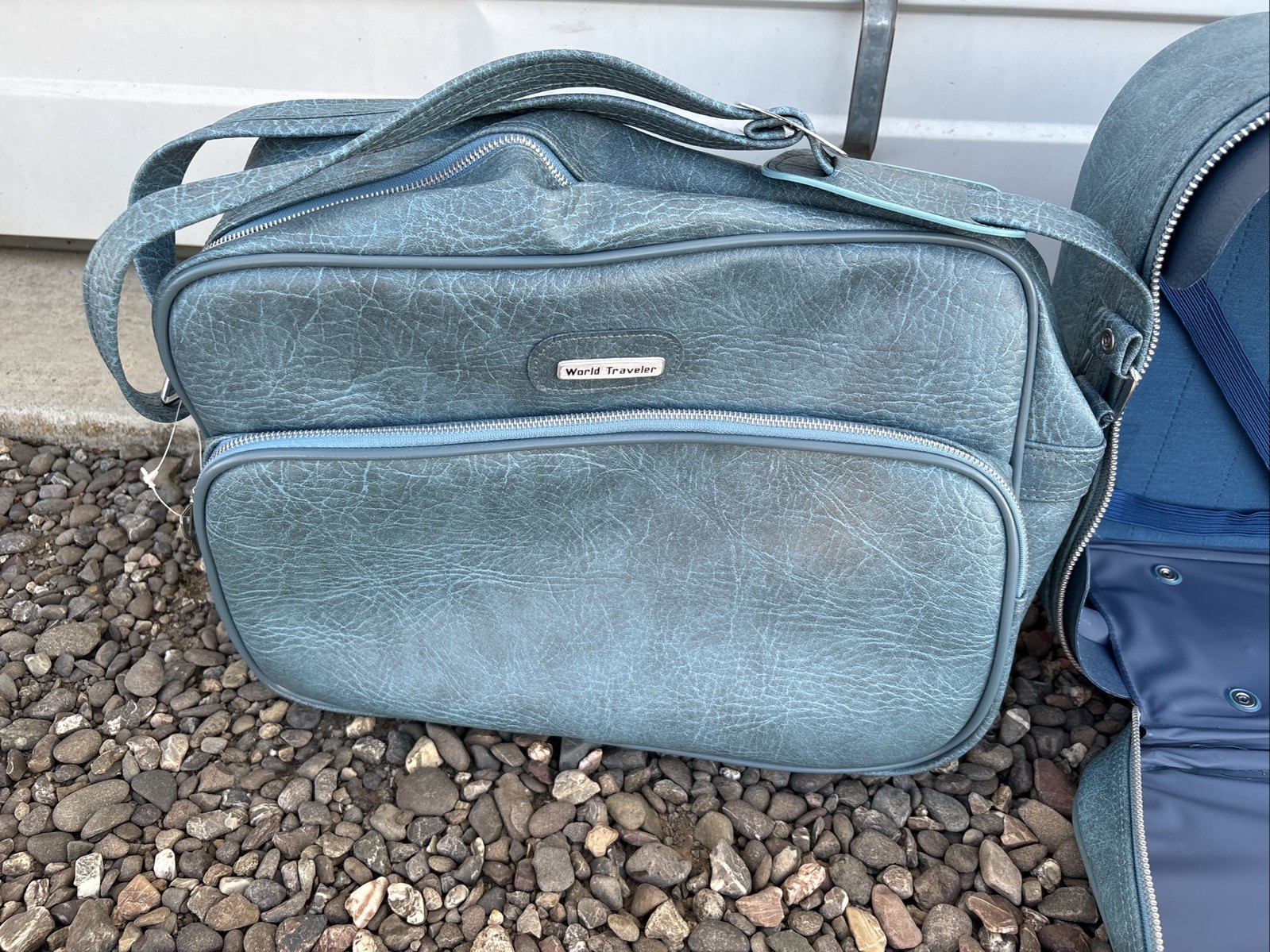 1970s Blue Faux Leather Luggage 5 pc Set New Vista Dallas includes Keys Lock NOS
