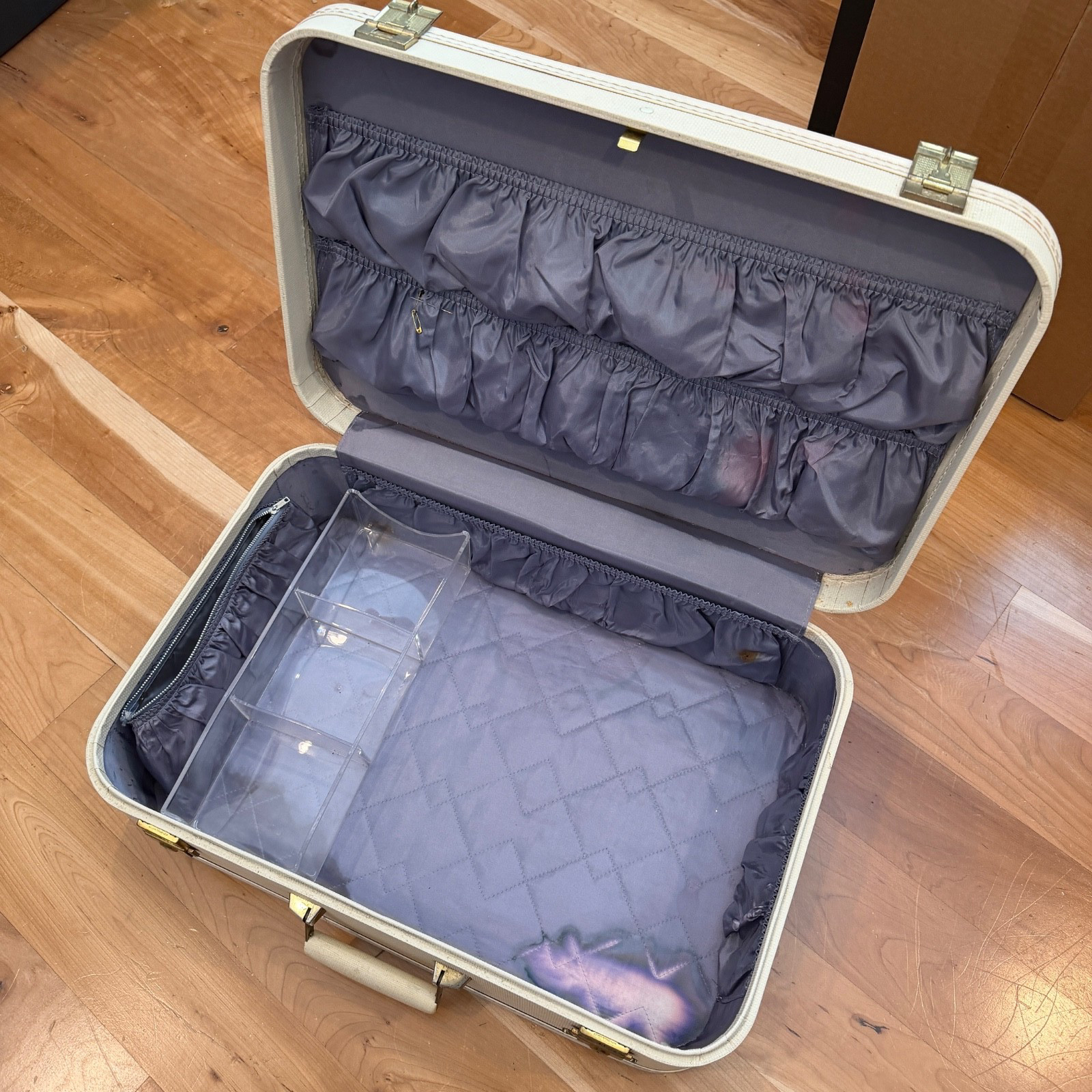 Lady Baltimore Overnight Hard Suitcase Luggage White MCM 1950s 21x14x7” – No Key