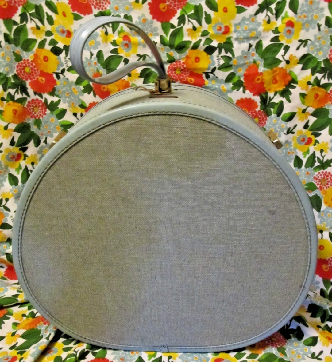 Vintage 1950’s baby blue Samsonite Ultralight round carry-on suitcase/ hat box