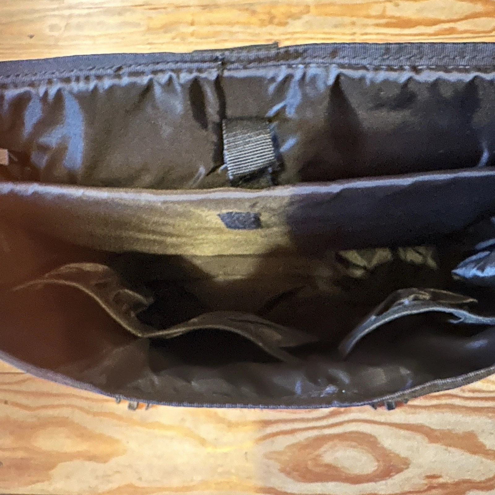 Totes Large Black Nylon Messenger Bag Discontinued Vintage Shoulder Travel Bag