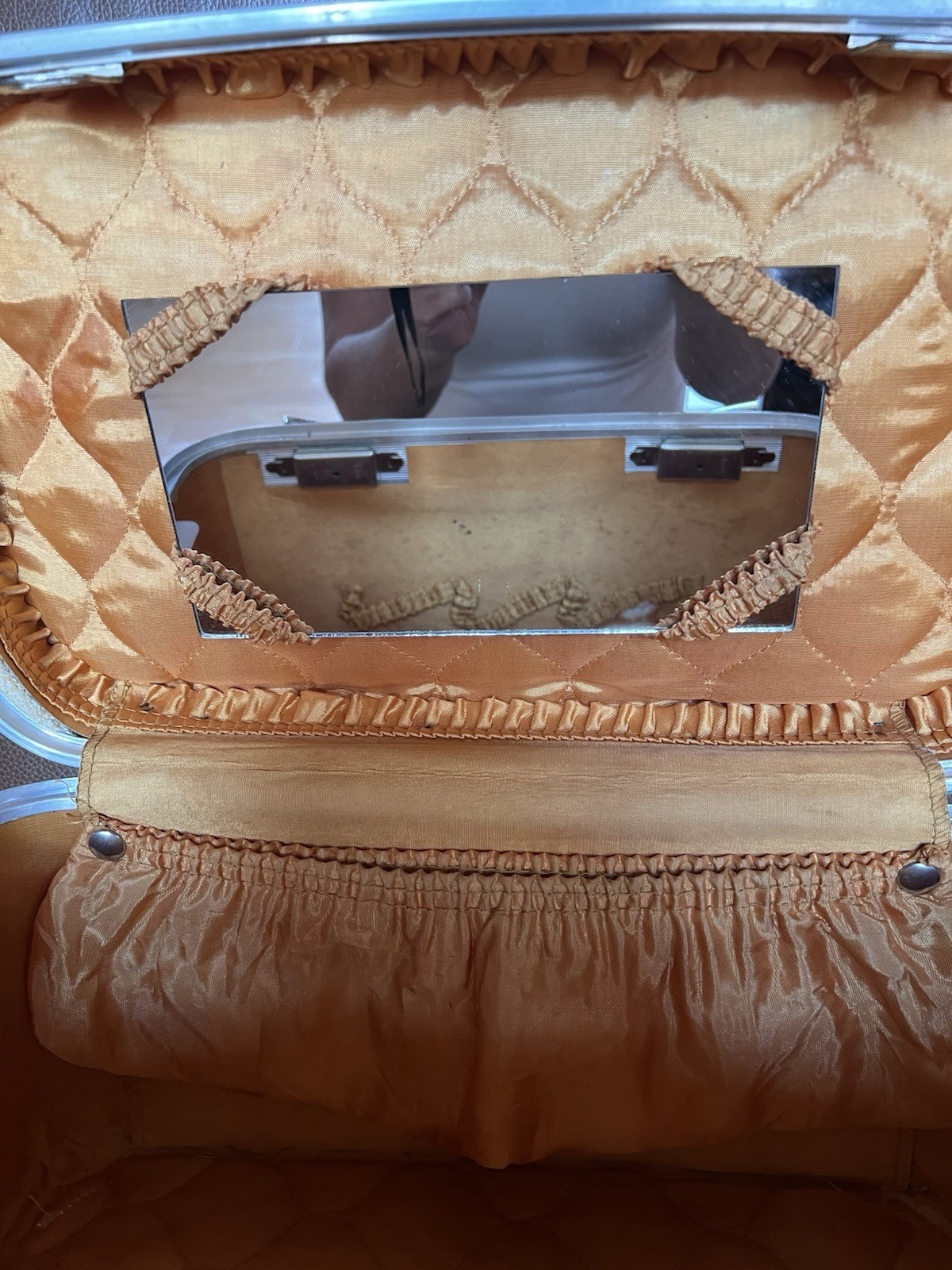 Boyle True Vintage 1950s Gold Hard Vinyl Locking Vanity Travel Case