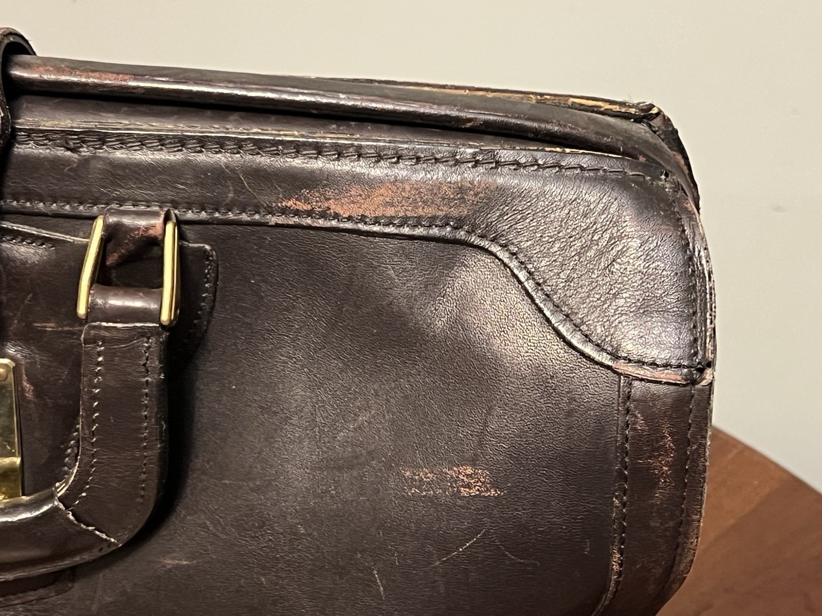 Vintage PEGASUS Belting Leather Suitcase Doctor Bag W/ Lock & Handles USA (Read)