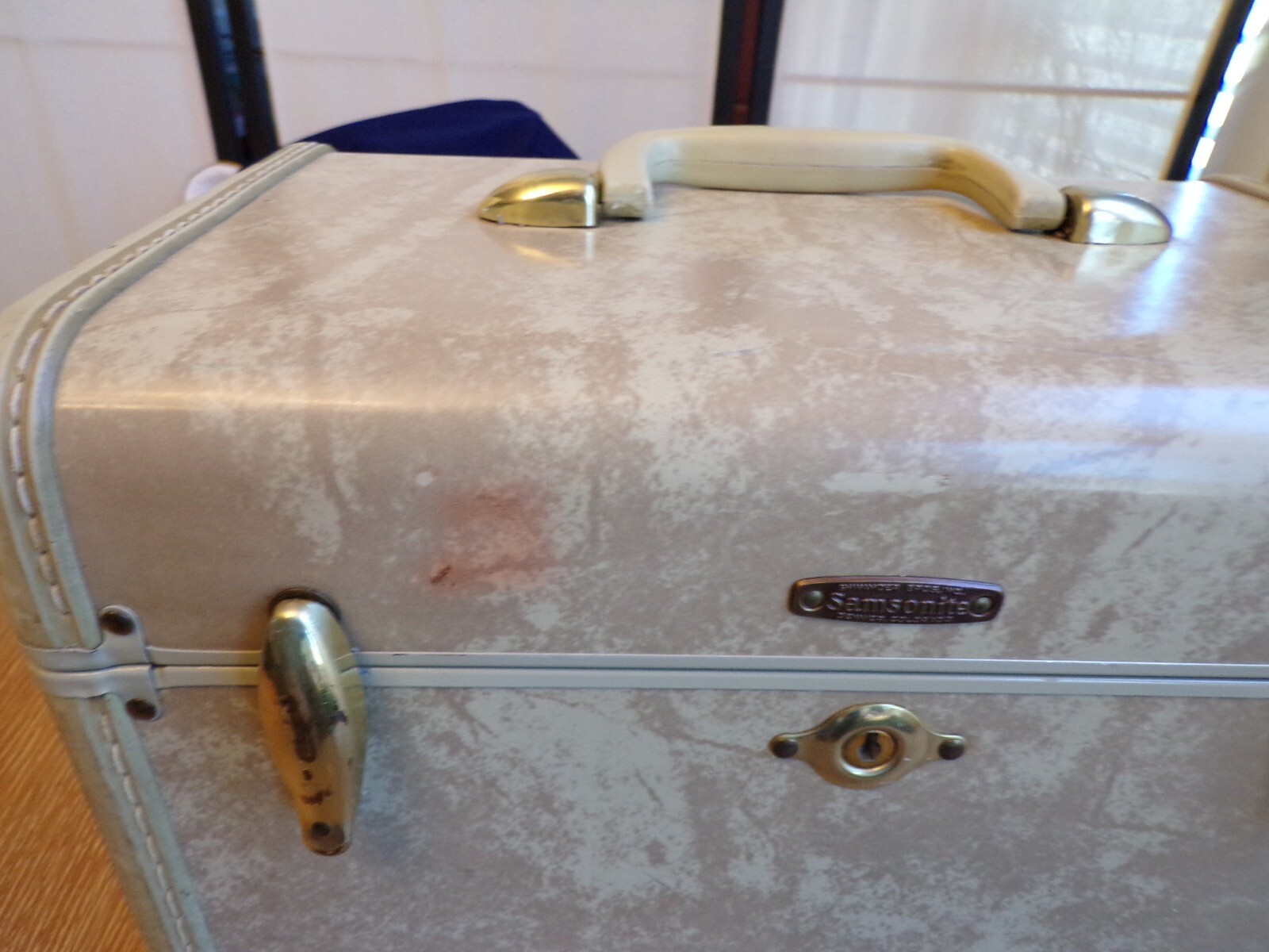 1960s Samsonite Shwayder Bros style 4512 Beige Marbled Cosmetic Train Hardcase