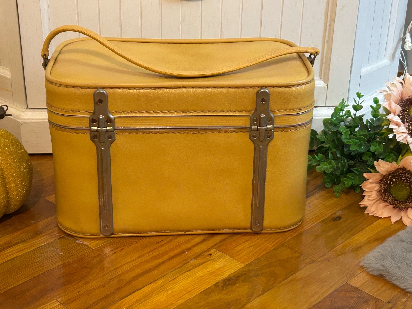 Vintage Luggage 1960s-70s Sears Featherlite Train Case Light Golden Yellow