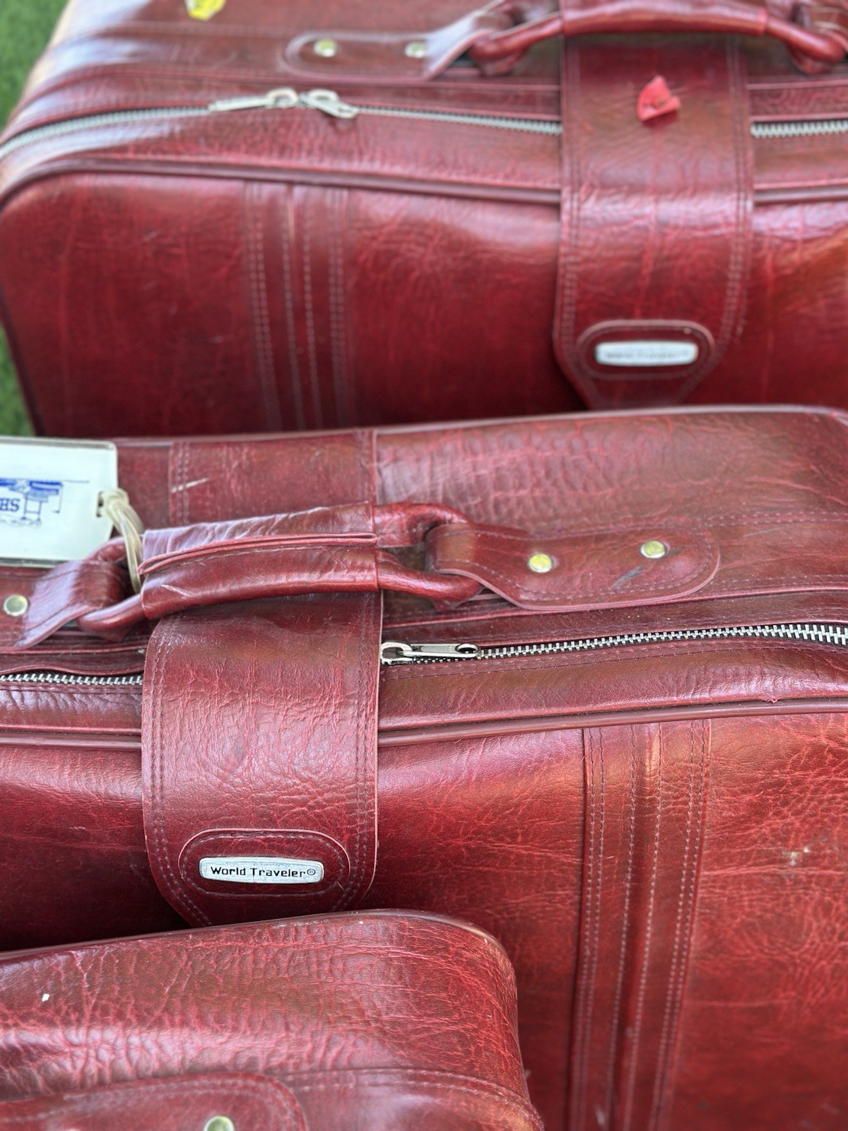 Vintage World Traveler Matching Burgundy Luggage Set 3 Pieces