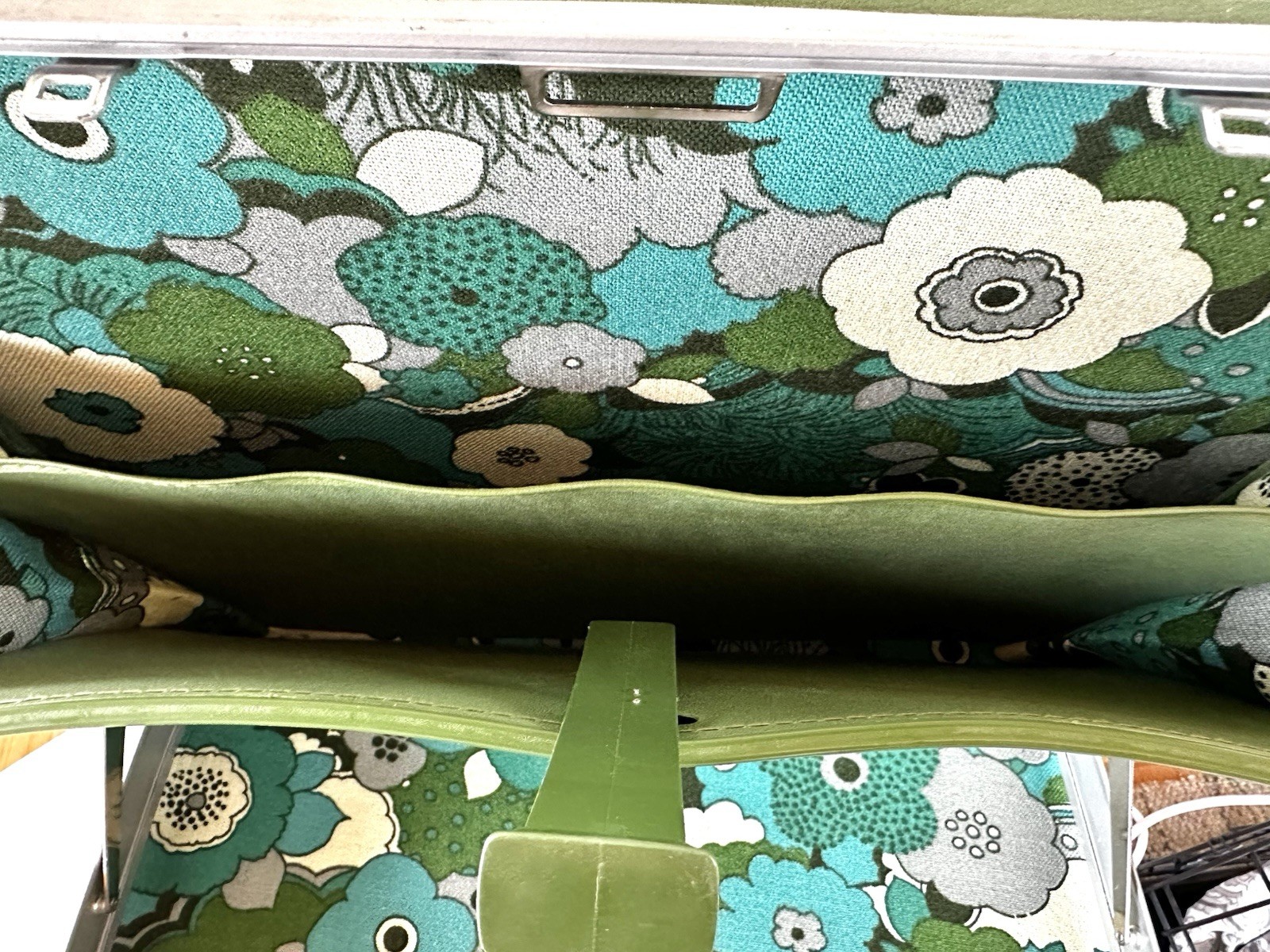 *RARE* Vintage 1960’s Samsonite GREEN 17″ FLOWER POWER HIPPY Briefcase Carry-on
