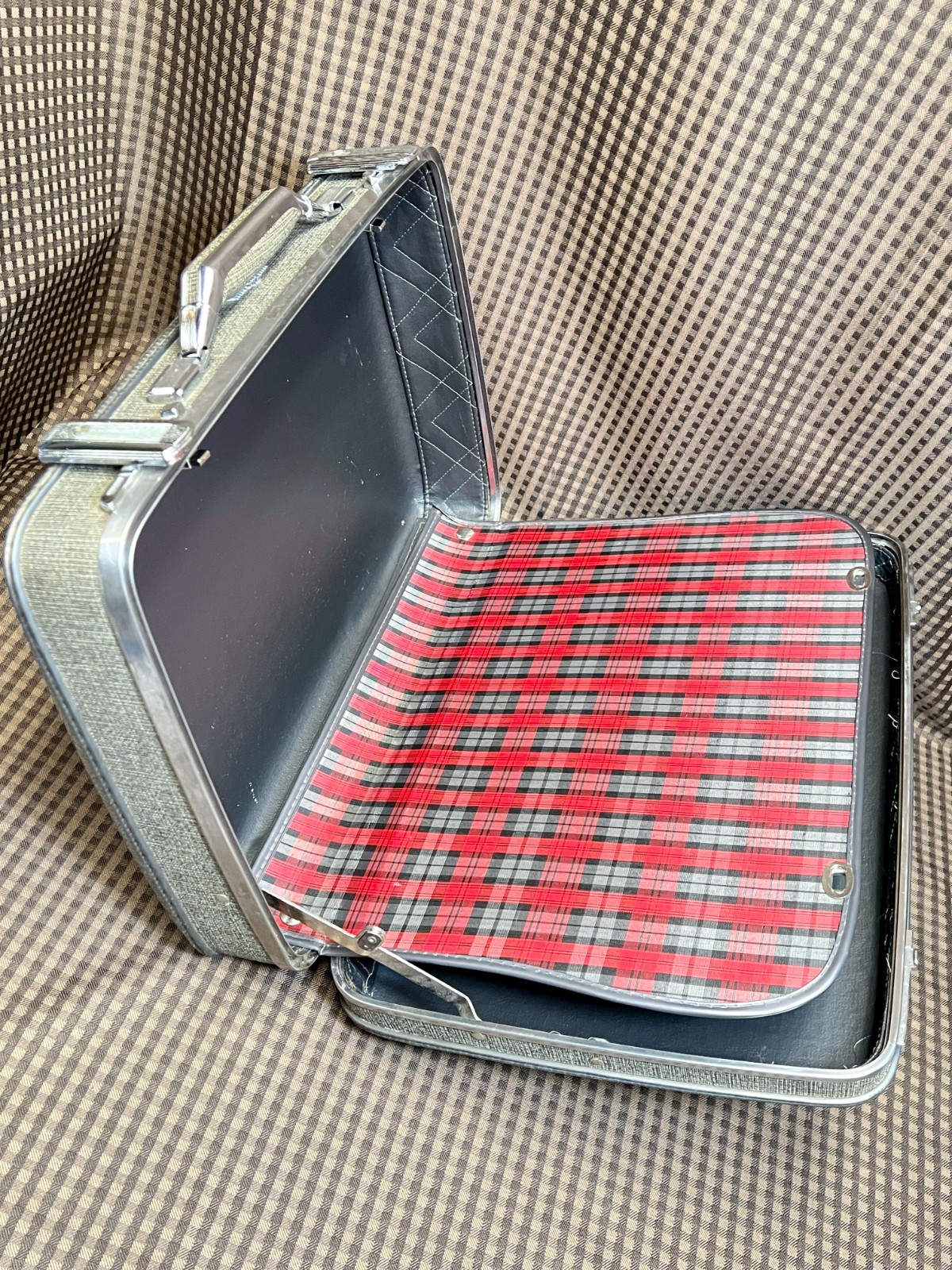 Vintage American Tourister Tiara 18×13″ Gray Hard Shell Suitcase Luggage Plaid