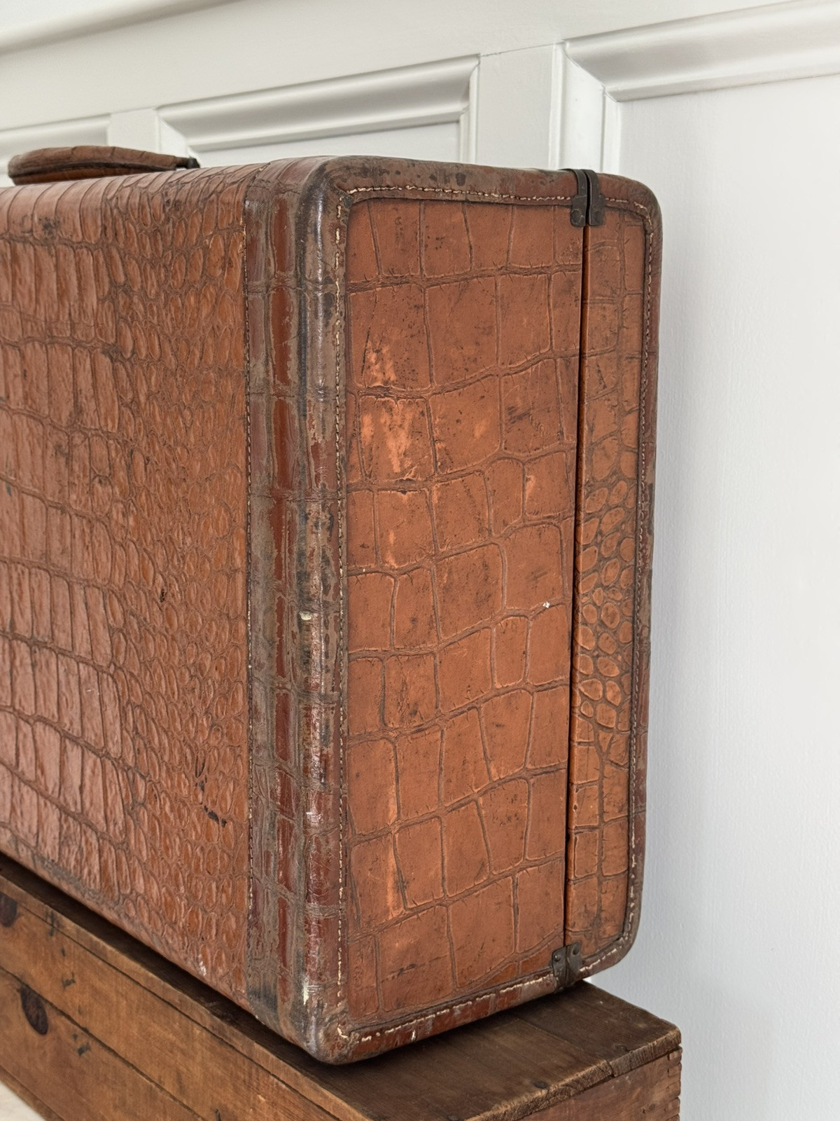 VTG Top Grain Cowhide Suitcase Crocodile Pattern ?