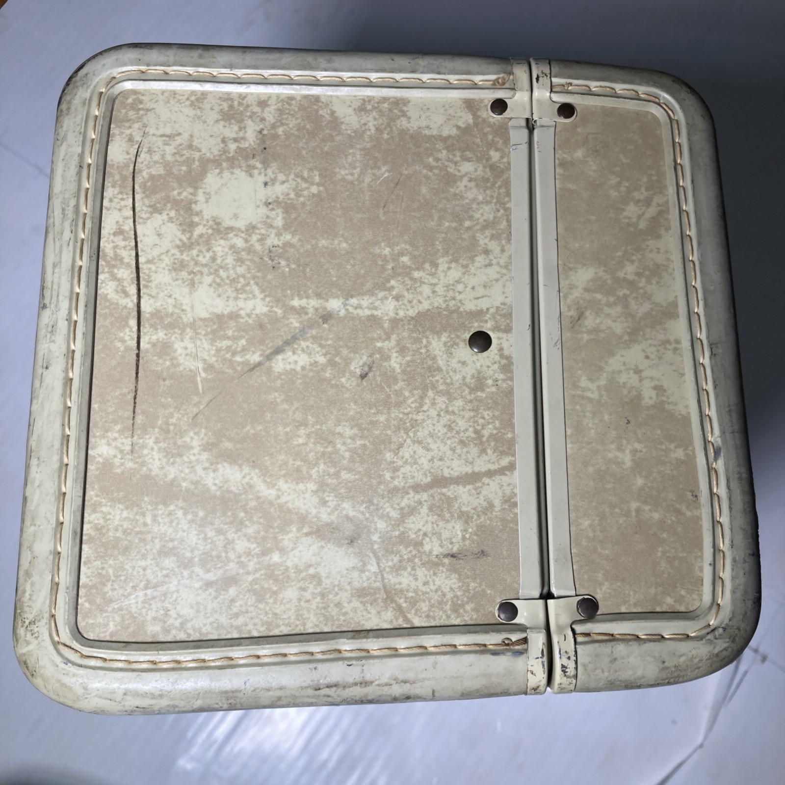 Vintage 1950s Samsonite Shwayder Brothers Marble Cream Suitcase and vanity 2 Set