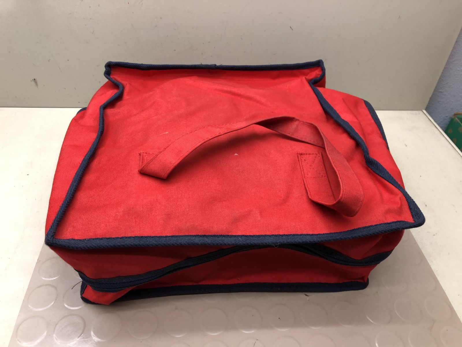 Vintage Lillian Vernon Red Duffel Storage Zipper Bag Tote W/ Interior Pockets