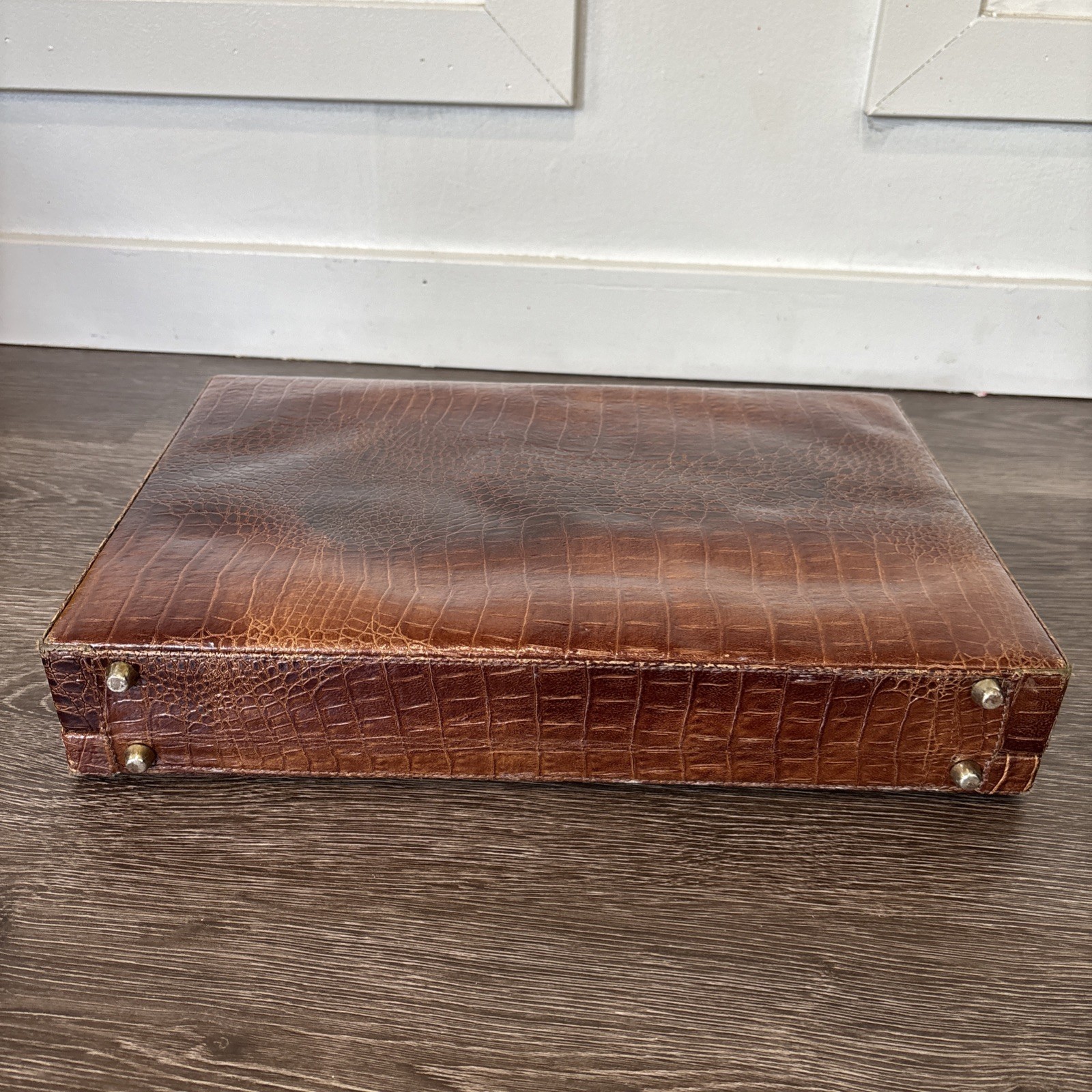 Vintage Antique Alligator Leather Suitcase Unique Steampunk Timeless 17”x11”x3”
