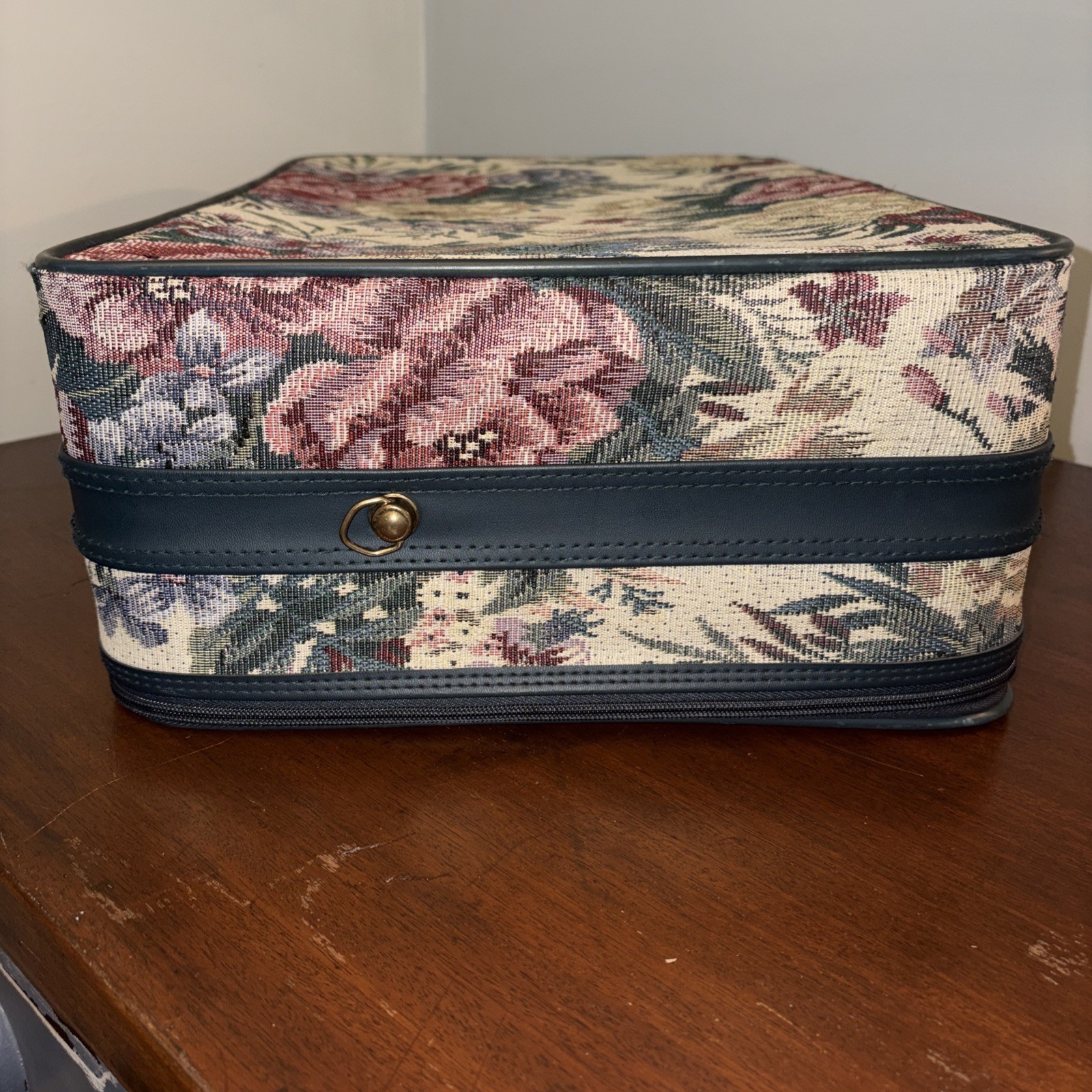 Vintage Leisure Luggage Beautiful Canvas Floral Forest Green Trim Carry On Rolls