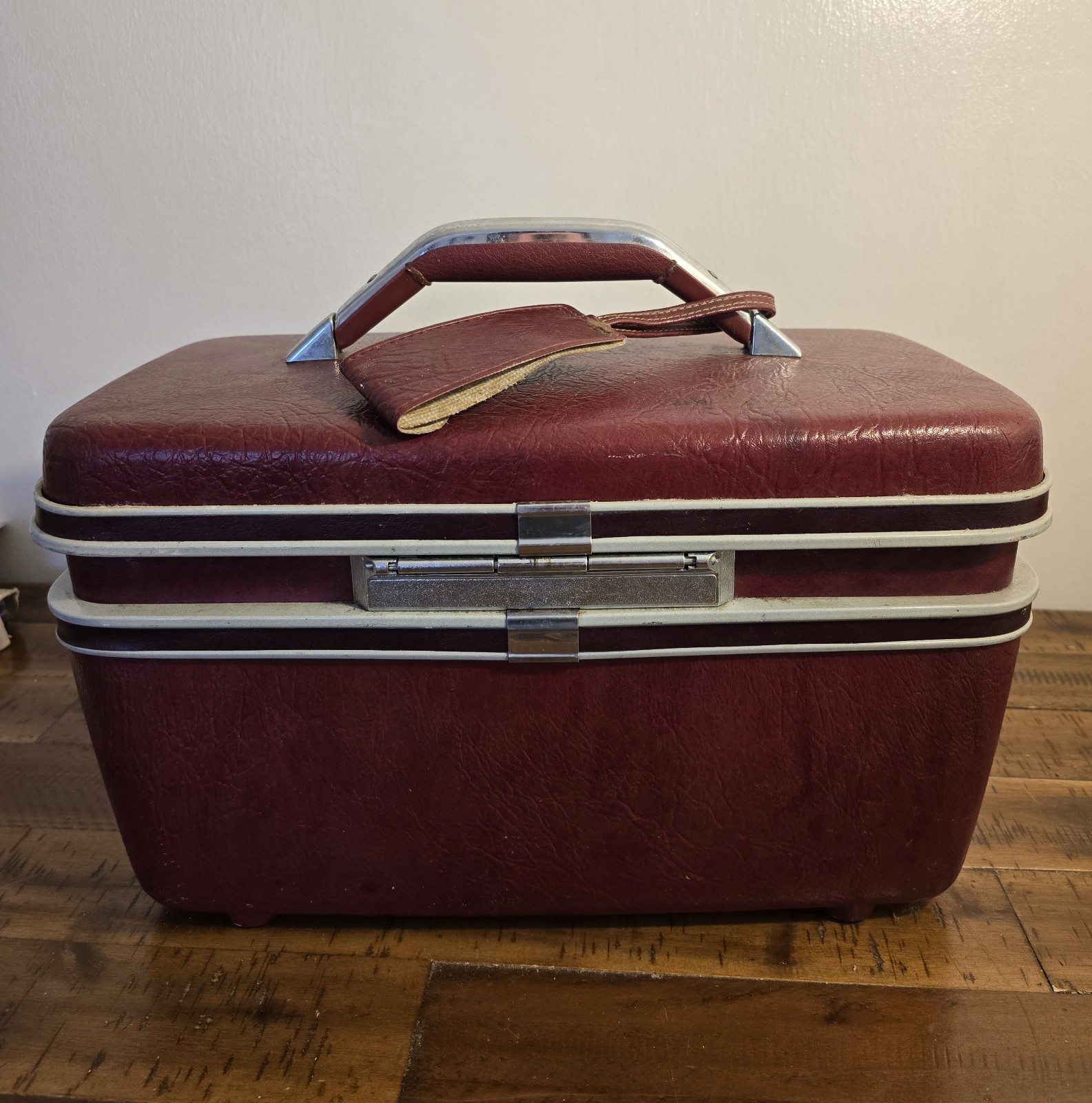 Vintage Samsonite Silhouette II Train Case Makeup Hard Shell Maroon No Key/Tray