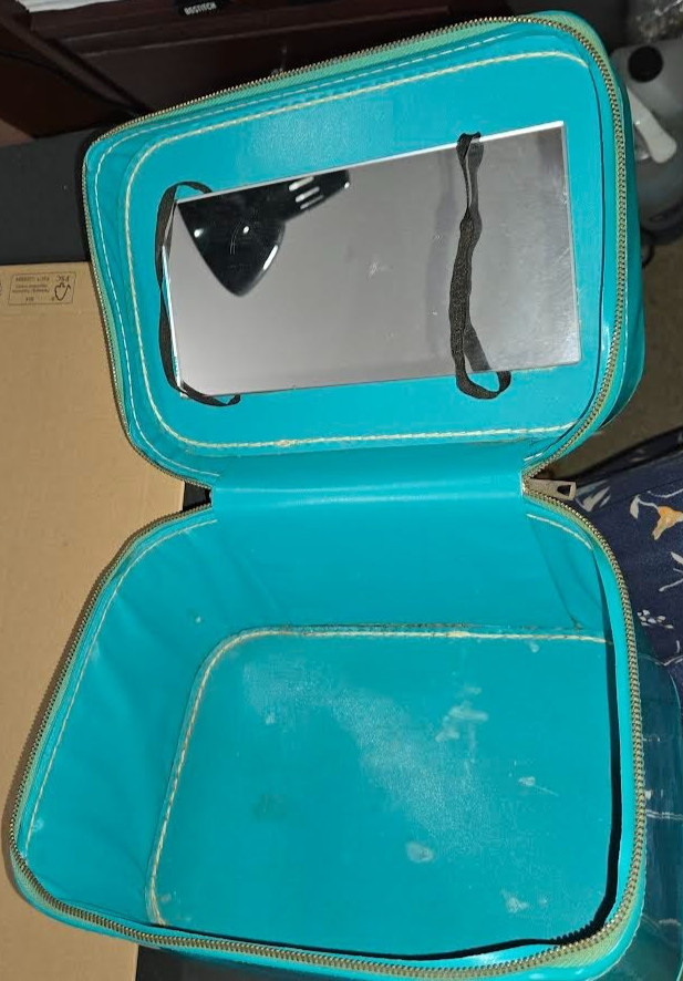 Vintage Teal Vinyl Train Case Vanity Cosmetic Makeup Box Mirror Lock Lining