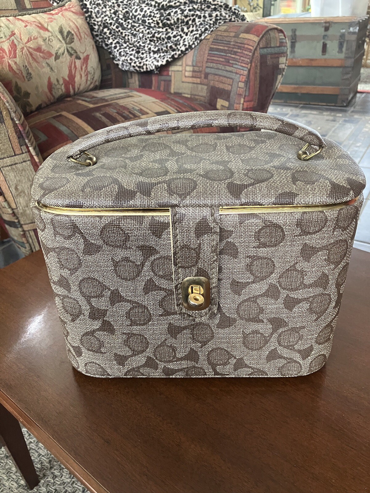 Vintage Train/Travel Cosmetics/Toiletries Case (see description)