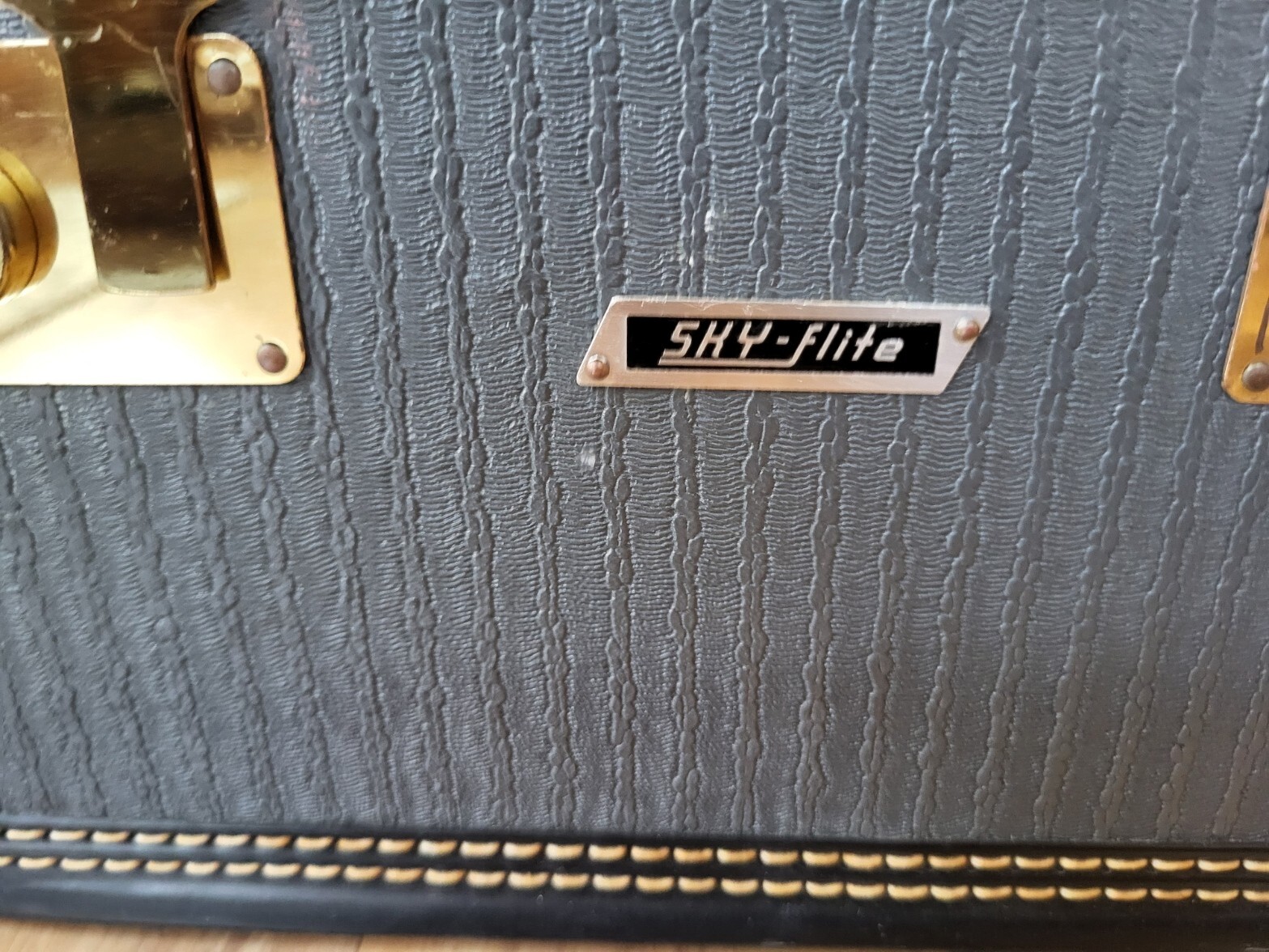 Vintage Sky Flite Makeup Hard Shell Case