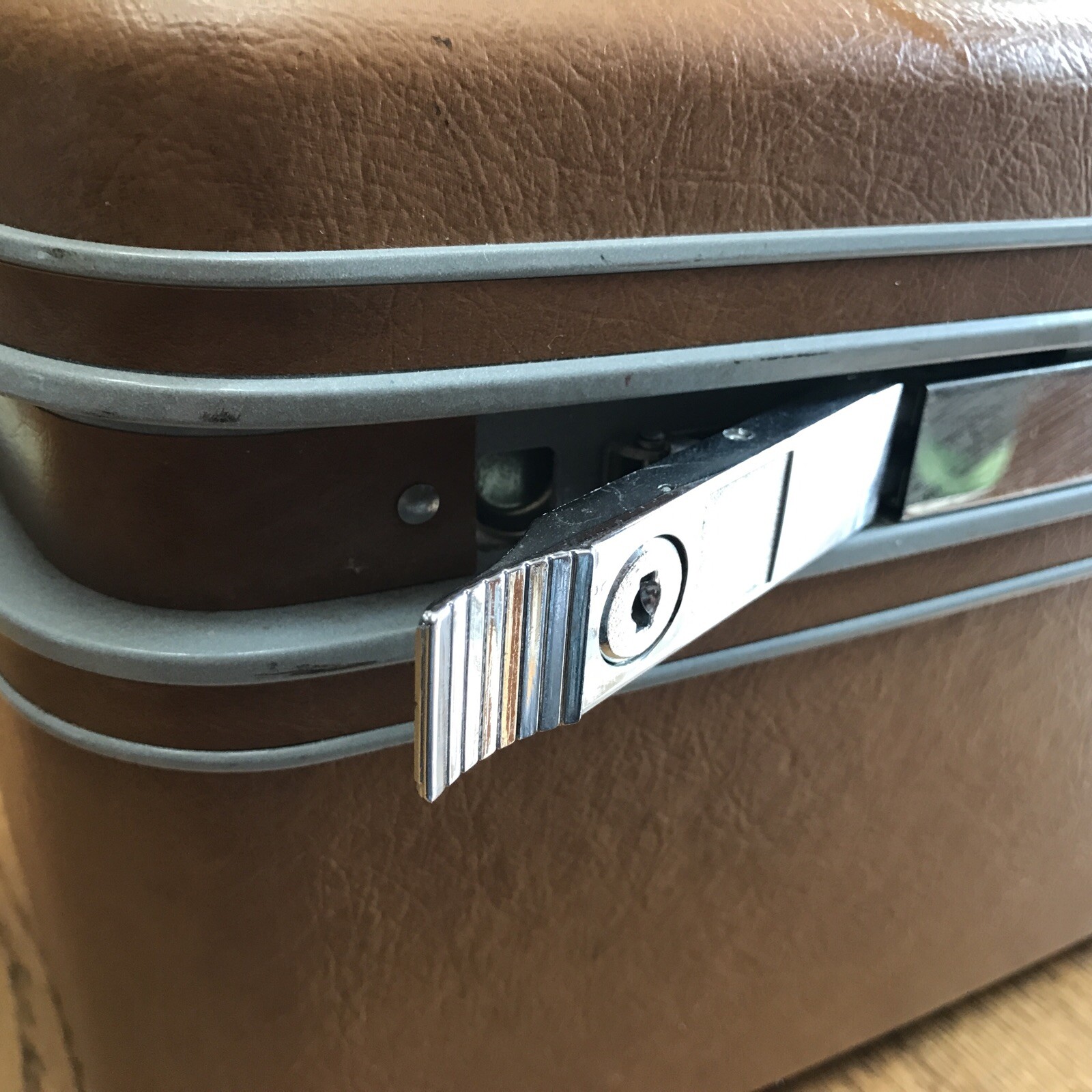 Samsonite Train Luggage Cosmetic Case, Vtg Plastic Tray, Mirror, Key