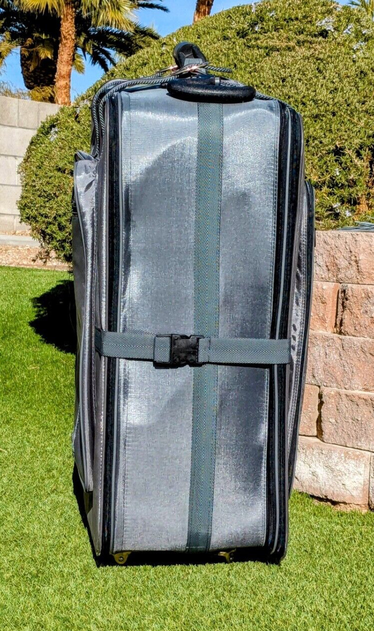 VTG Large Gray Crown World Traveller Soft Nylon Wheeled Suitcase Luggage Case