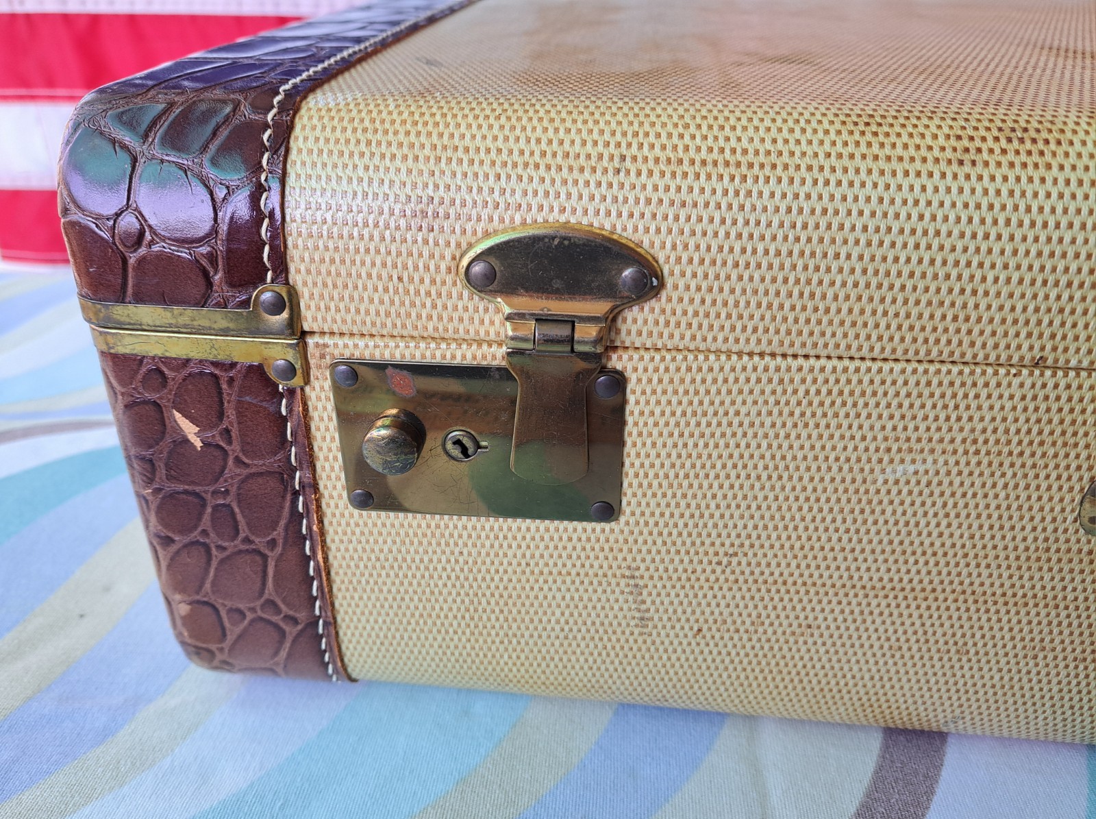 Vintage Air King Gold Tweed 24″ Suitcase Brown Embossed Alligator Leather
