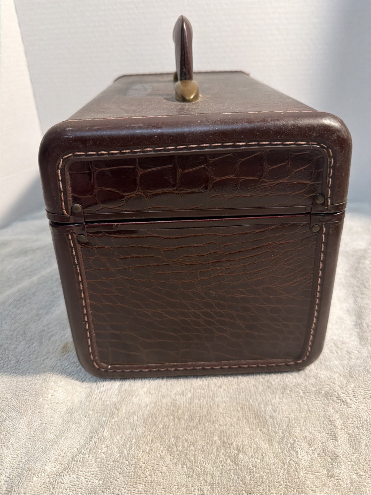 VINTAGE SAMSONITE SHWAYDER BROS. STYLE #4112 FAUX ALLIGATOR TRAIN CASE