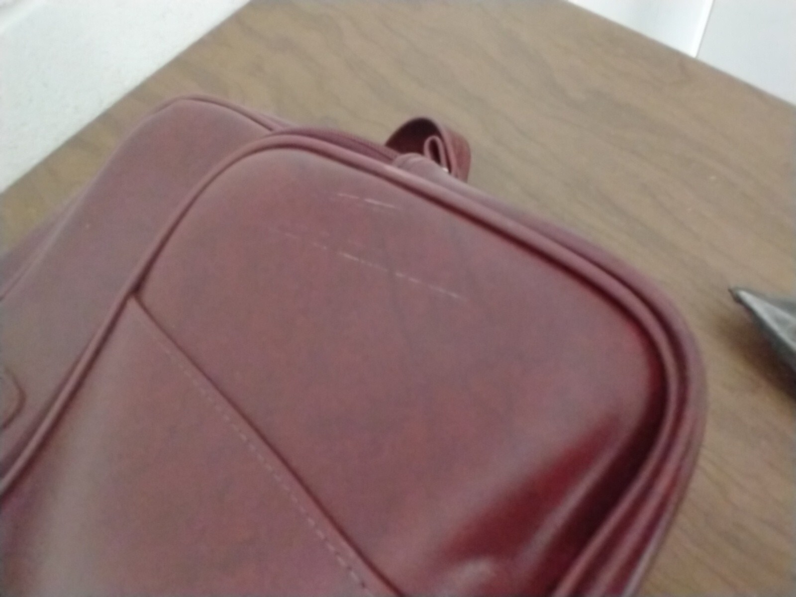 American Tourister Vintage Red Faux Leather 4 Piece Luggage Set 24×17 to Clutch