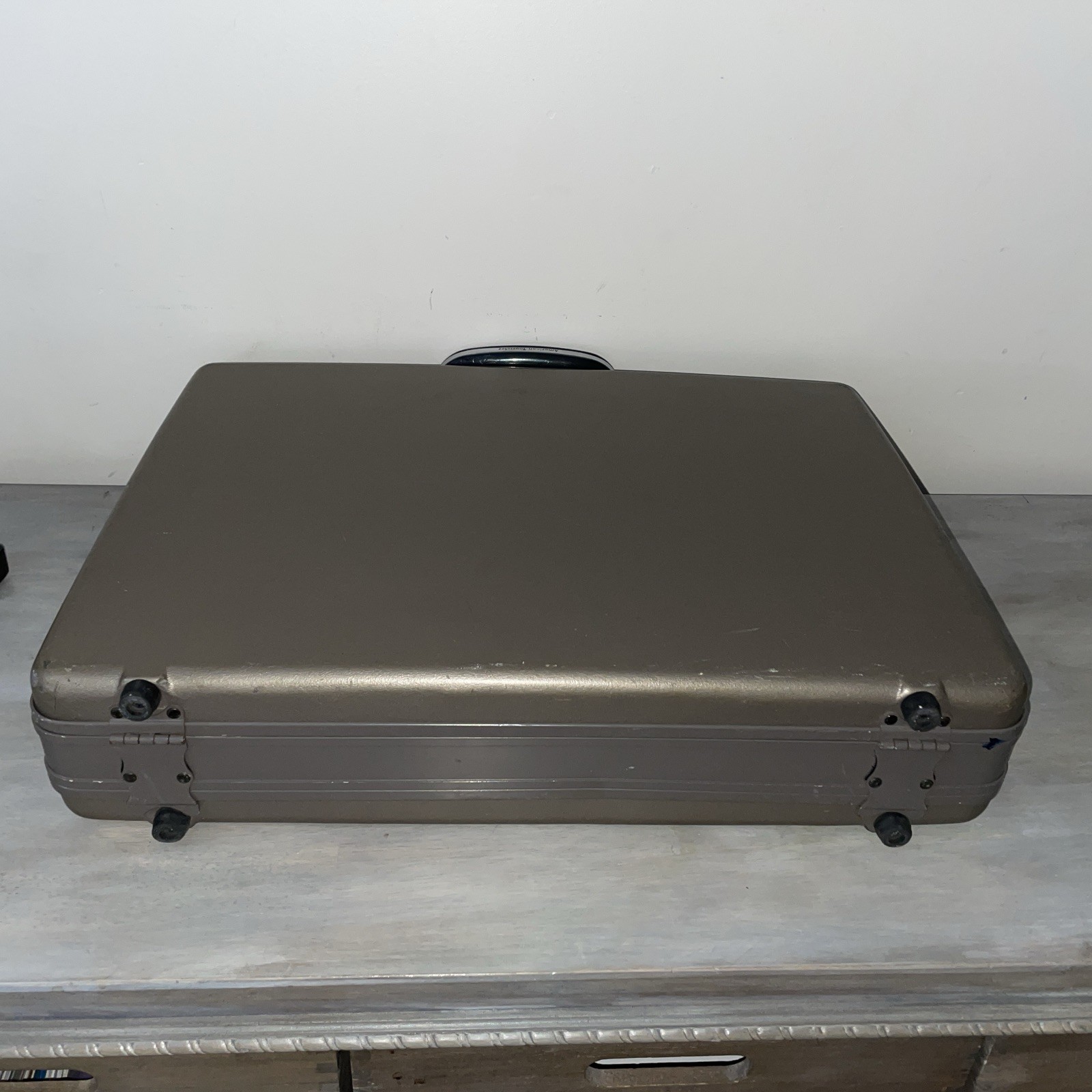 Vtg American Tourister Brief Case Attaché Hard Shell Made In USA w/Key 18×13.5×4