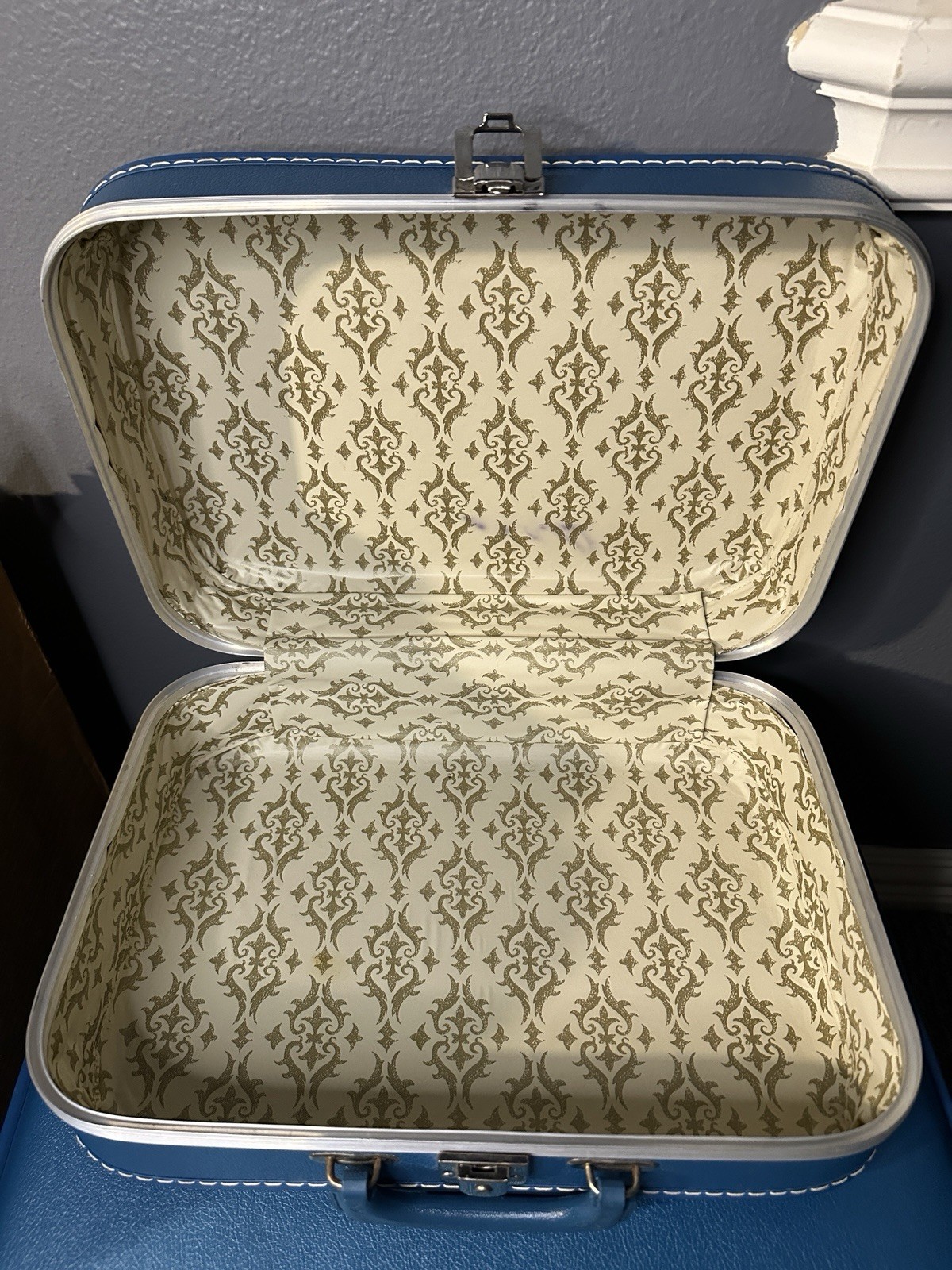 VINTAGE 1970S GATEWAY LUGGAGE 3PC – HARD CASE BLUE SUITCASES – ORIGINAL BOX
