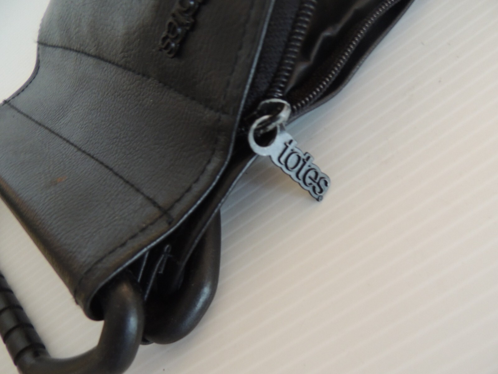 TOTES Vintage 1994 On The Move Briefcase Messenger Style 2824 black 12″ w/handle