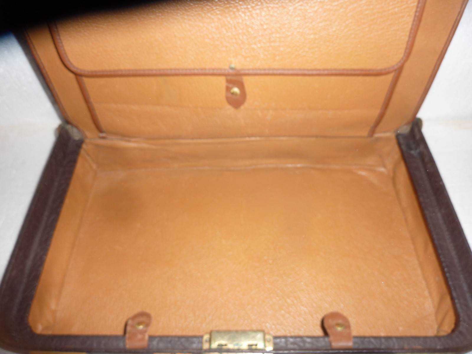 Vintage Leather Suitcase Brown Luggage Hard Distressed 22″ x 13″