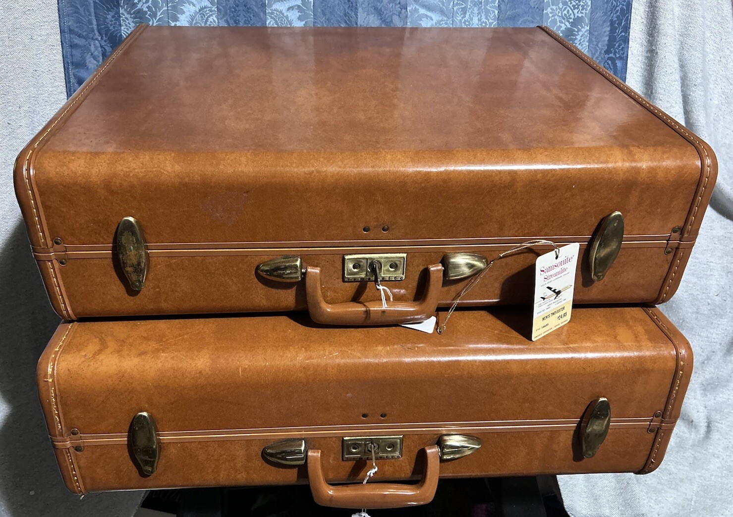 Pair VTG 50s SAMSONITE SCHWAYDER Bros Leather STREAMLITE Suitcases 24” Keys Tags