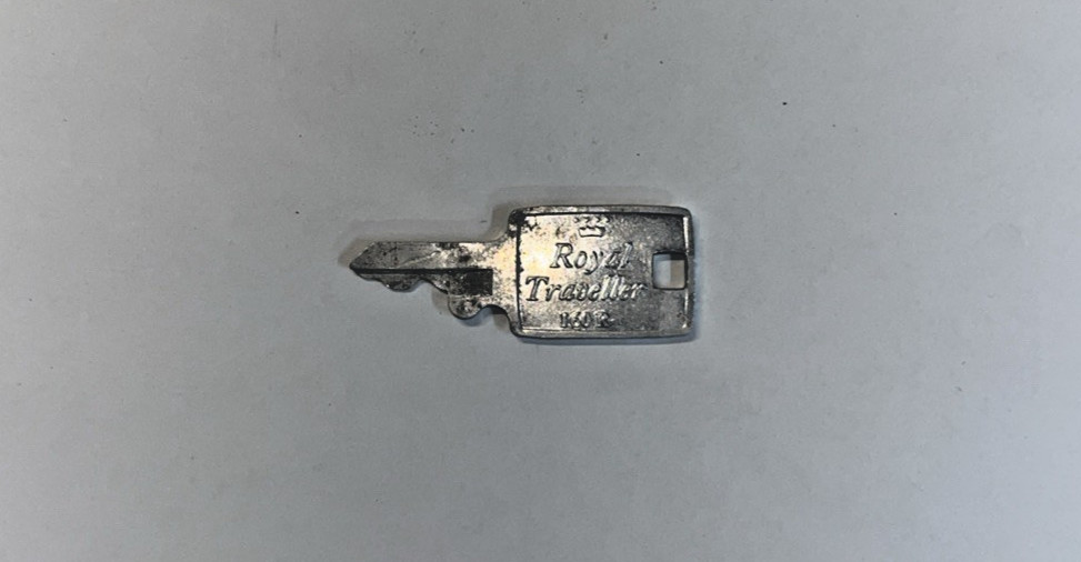 Vintage Royal Traveller Luggage Key #160 R