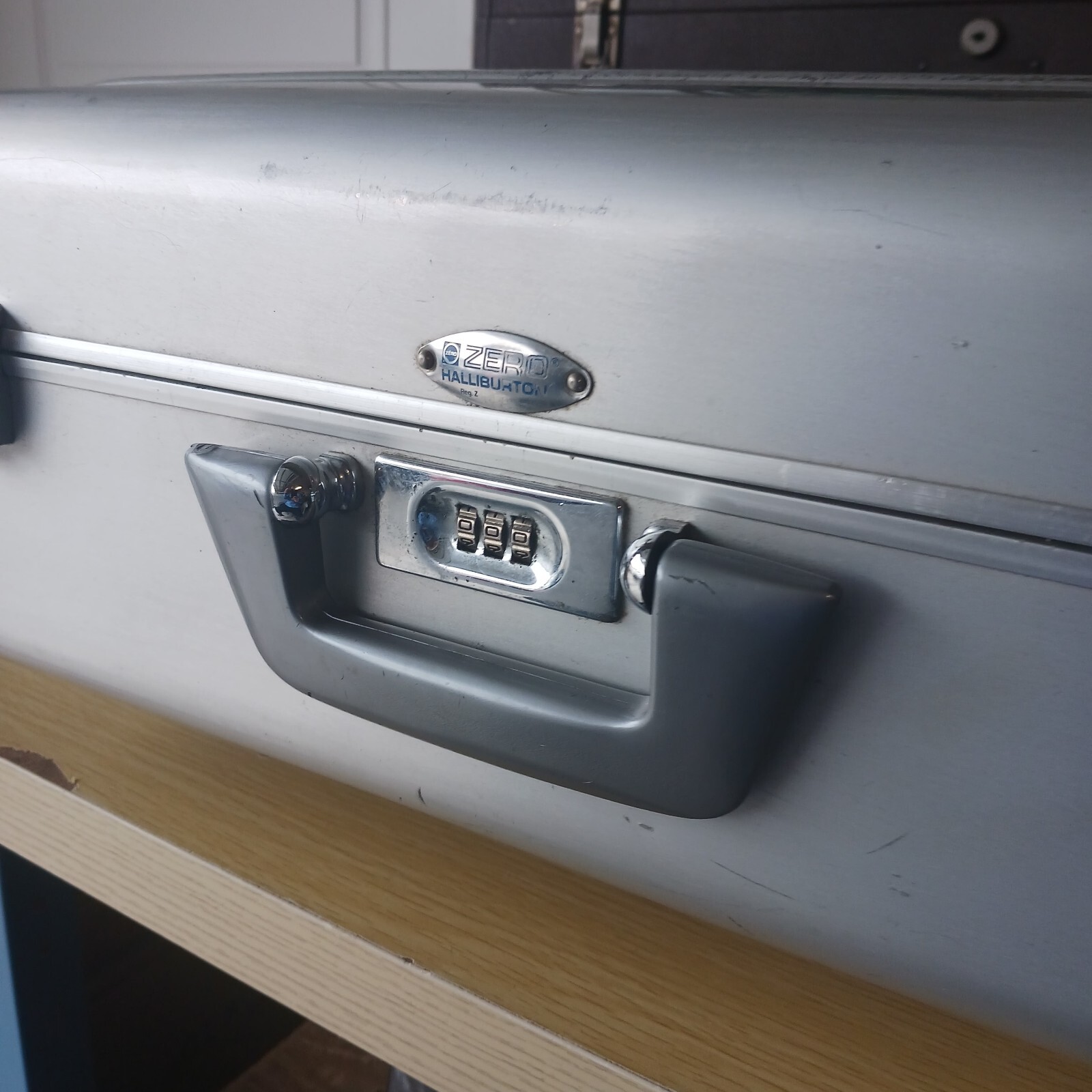 VTG Zero Halliburton Aluminum 21X17X7 LINED, Reg Z, Suitcase, Combination Lock