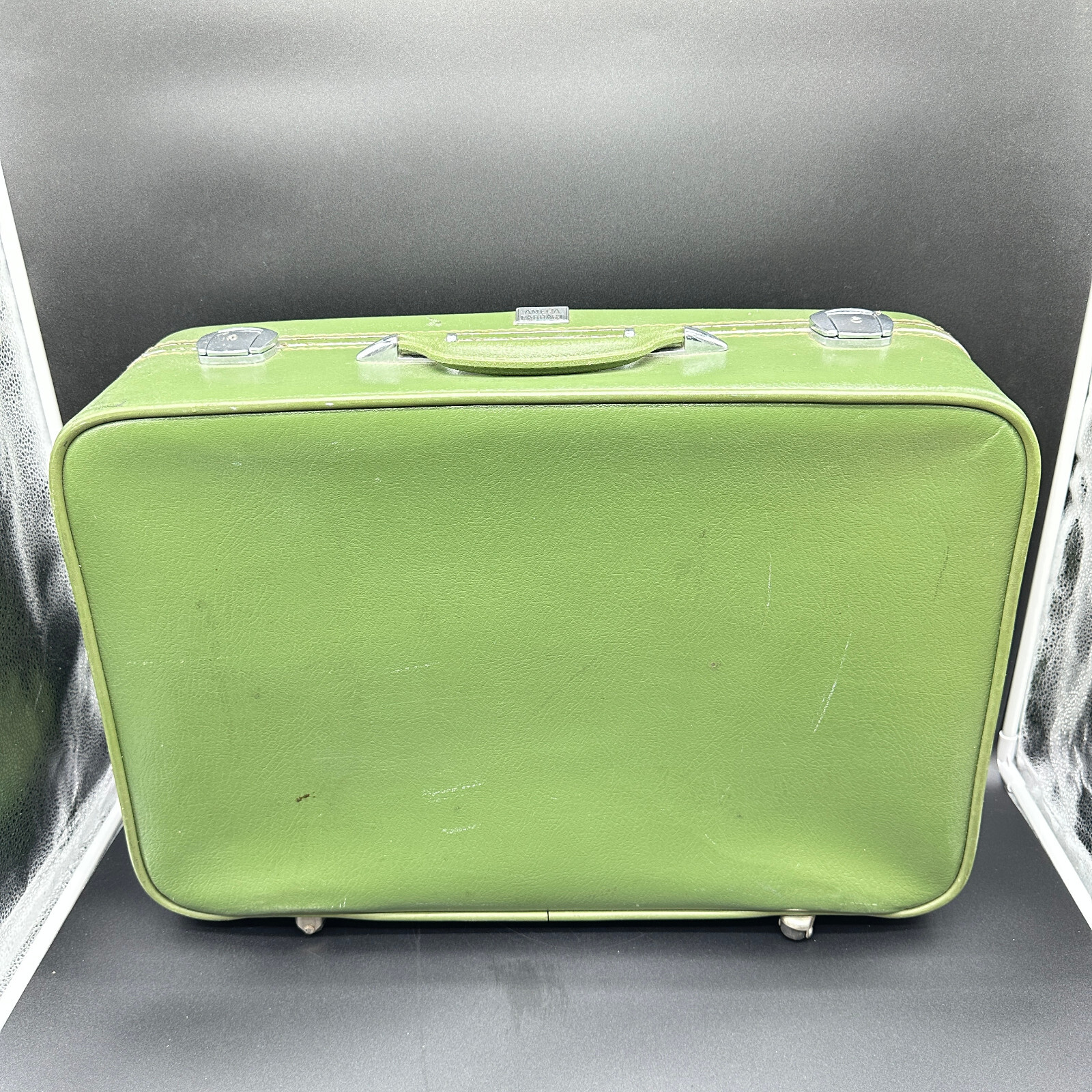 Vintage Amelia Earheart Luggage Green Medium Size Suitcase 23x17x7″