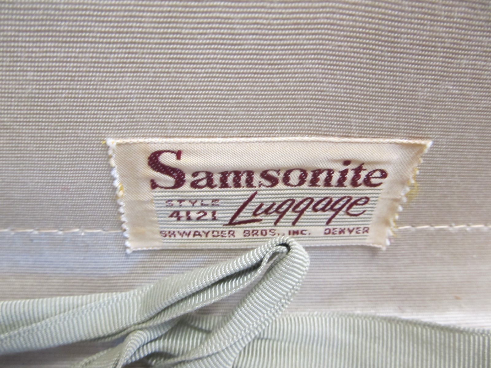 VINTAGE Samsonite 4121 Shwayder Faux Alligator Suitcase Train Luggage 21x13x8