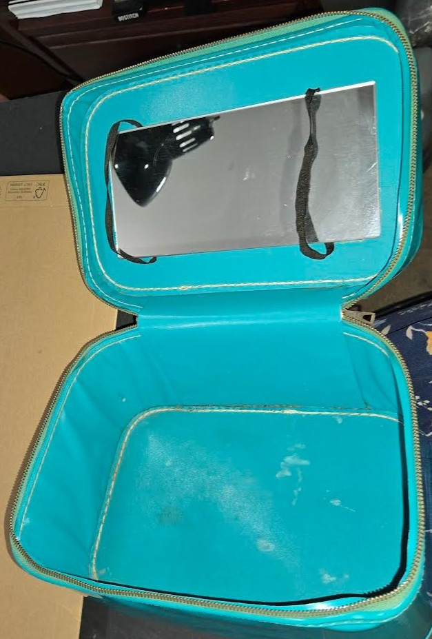 Vintage Teal Vinyl Train Case Vanity Cosmetic Makeup Box Mirror Lock Lining